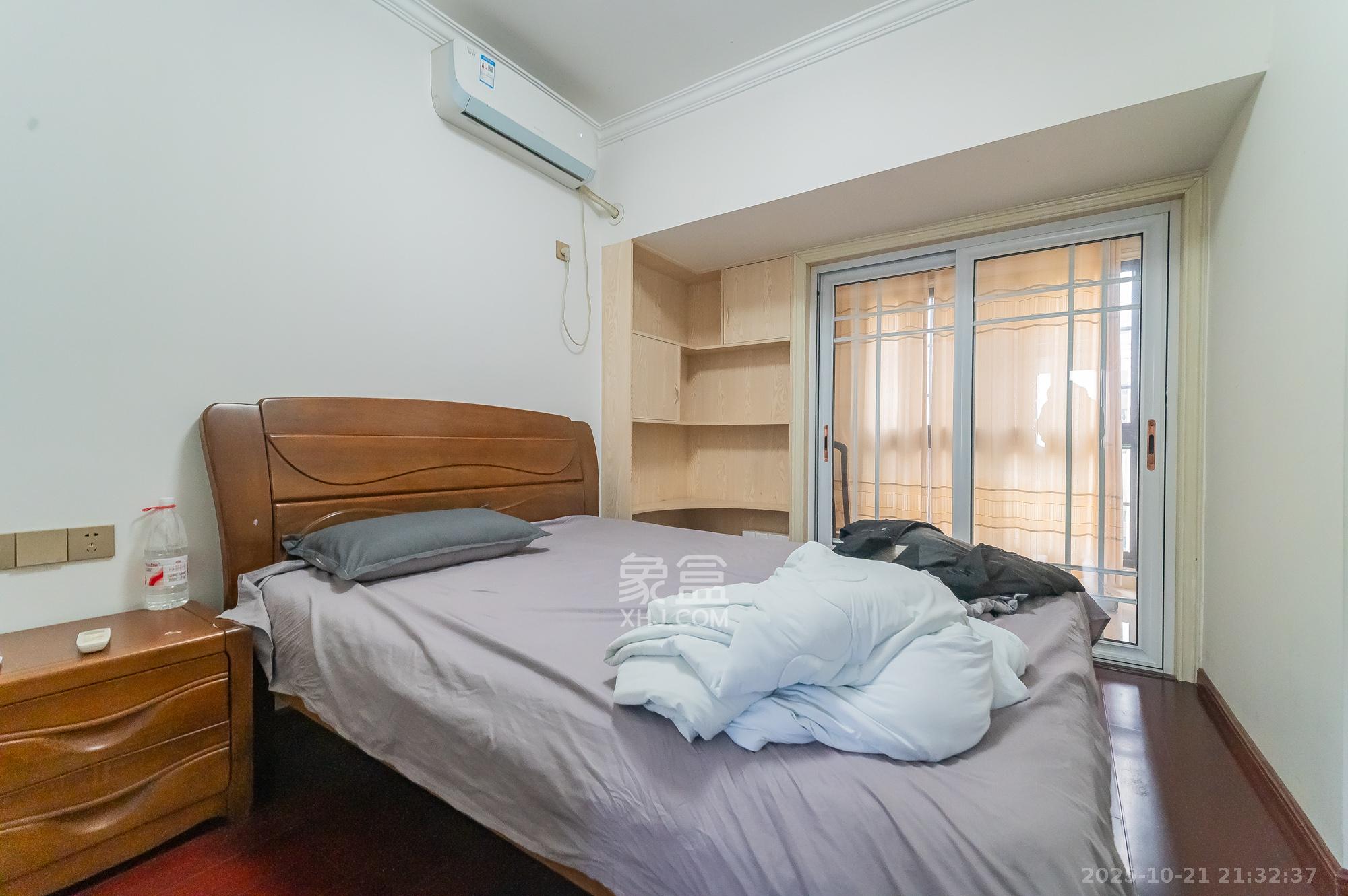 星湖湾一期高层  4室2厅2卫    92.0万卧室