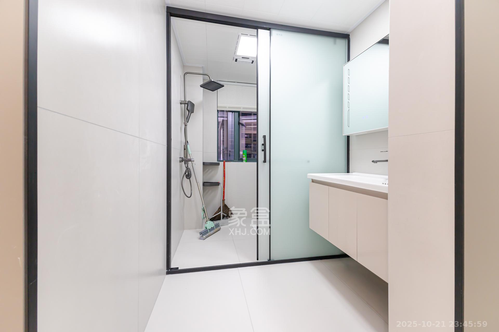 金湘苑(星澜之悦) 4室2厅2卫 98.0万 金湘苑(星澜之悦) 4室2厅2卫 98.0万卫生间