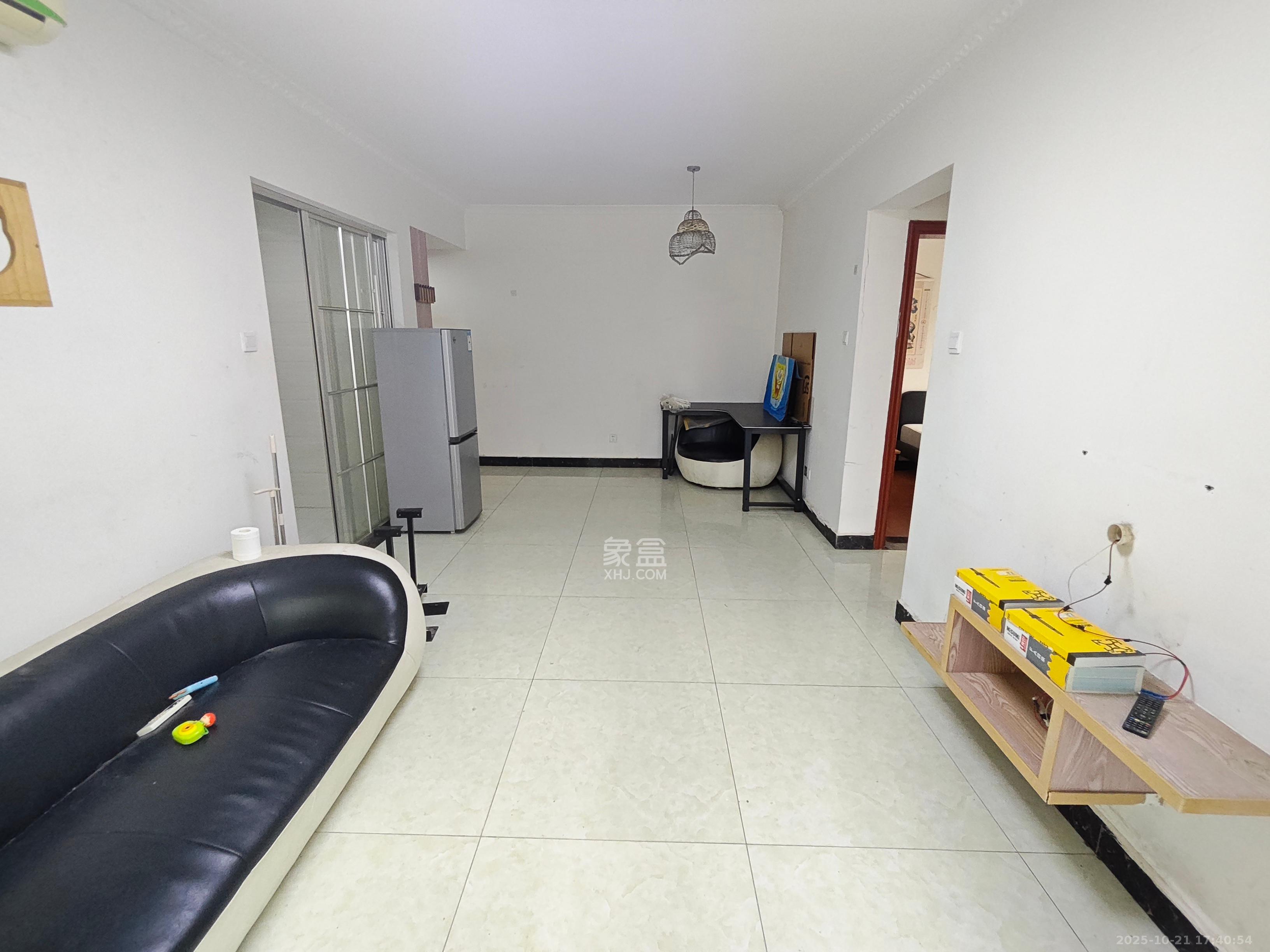 好莱城(弘德西街)  2室1厅1卫    2100.0元/月 好莱城(弘德西街)  2室1厅1卫    2100.0元/月室内图1