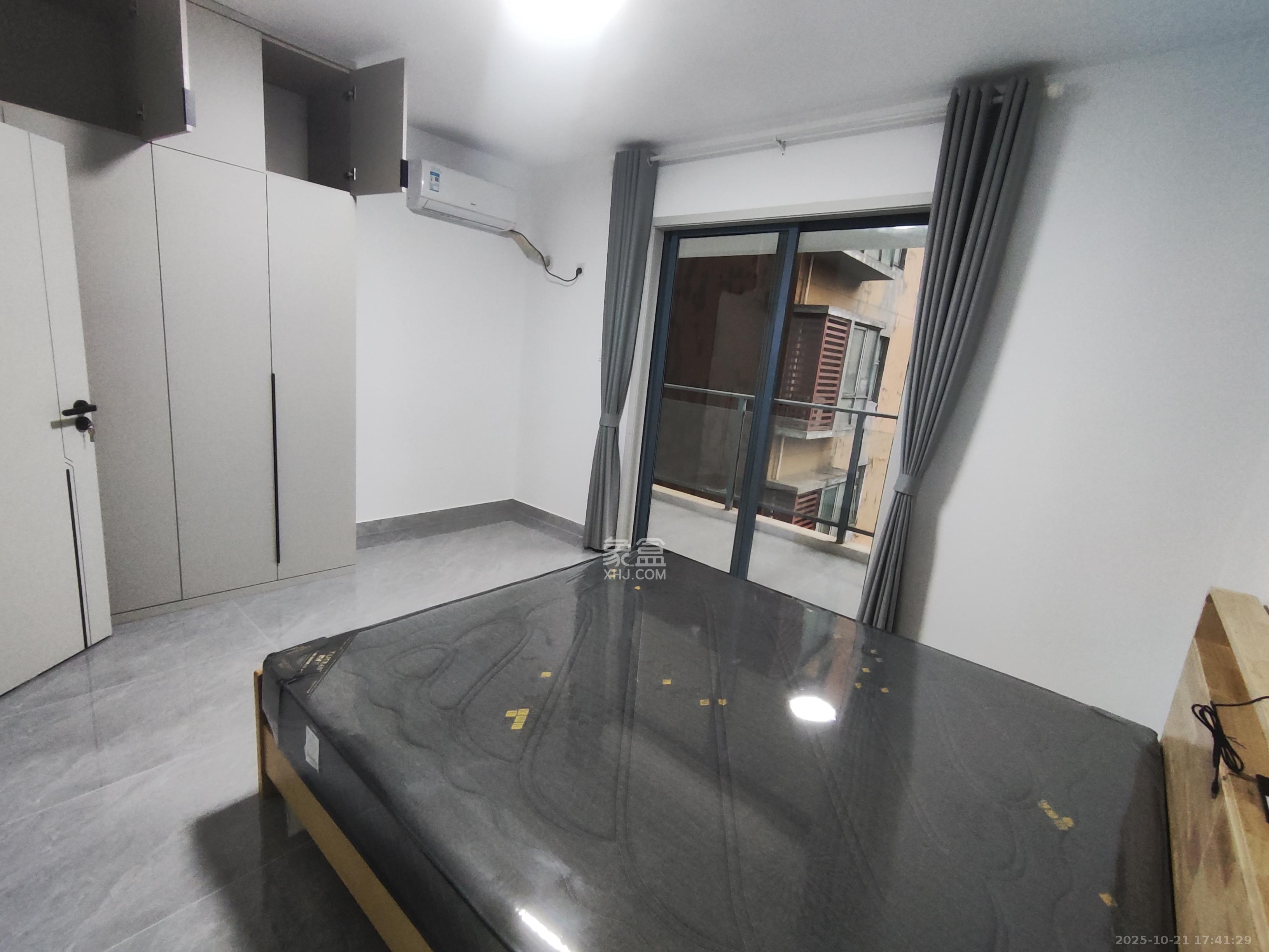 标志浪漫满屋（枫景公寓）  3室2厅2卫    2400.0元/月室内图