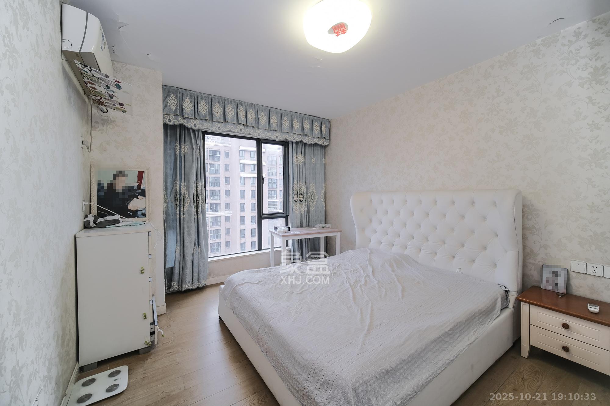 三一街区 3室2厅2卫 94.0万 三一街区 3室2厅2卫 94.0万卧室