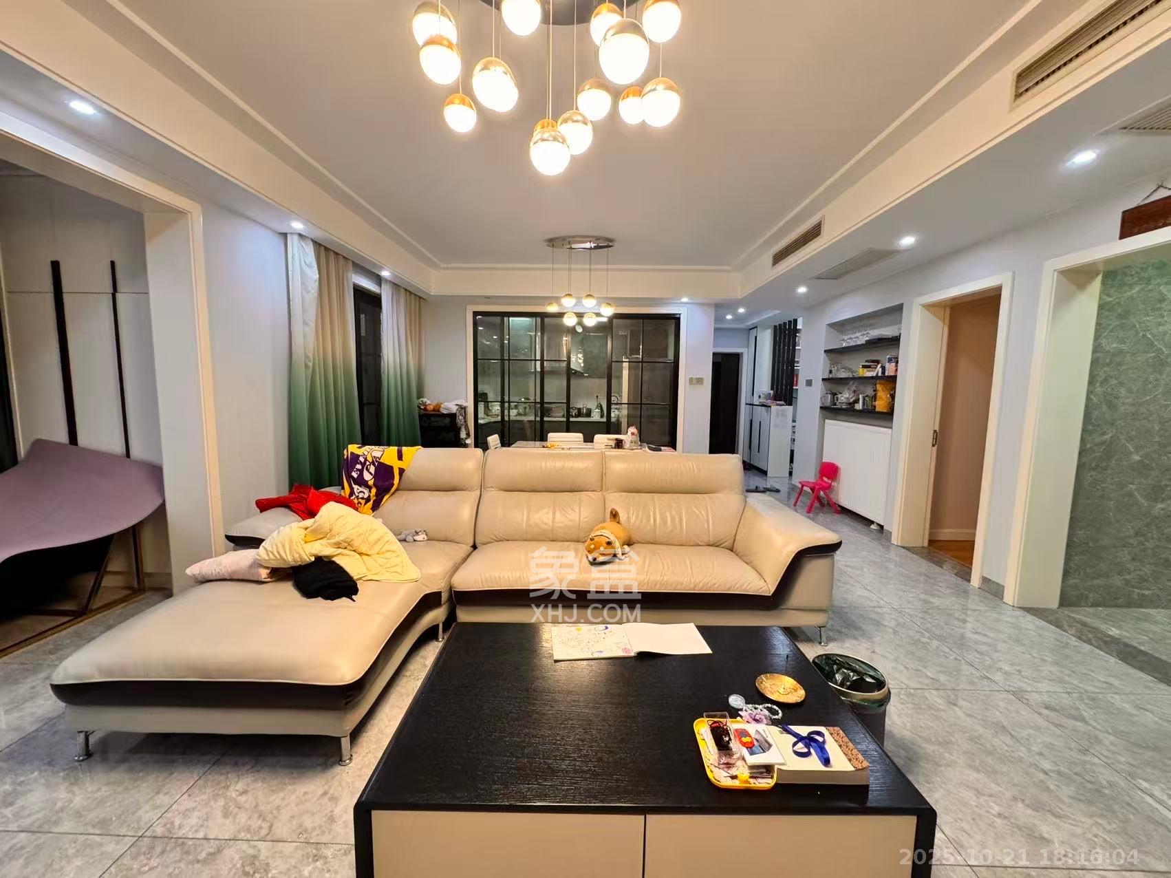 荣悦台  3室2厅2卫    5500.0元/月 荣悦台  3室2厅2卫    5500.0元/月室内图