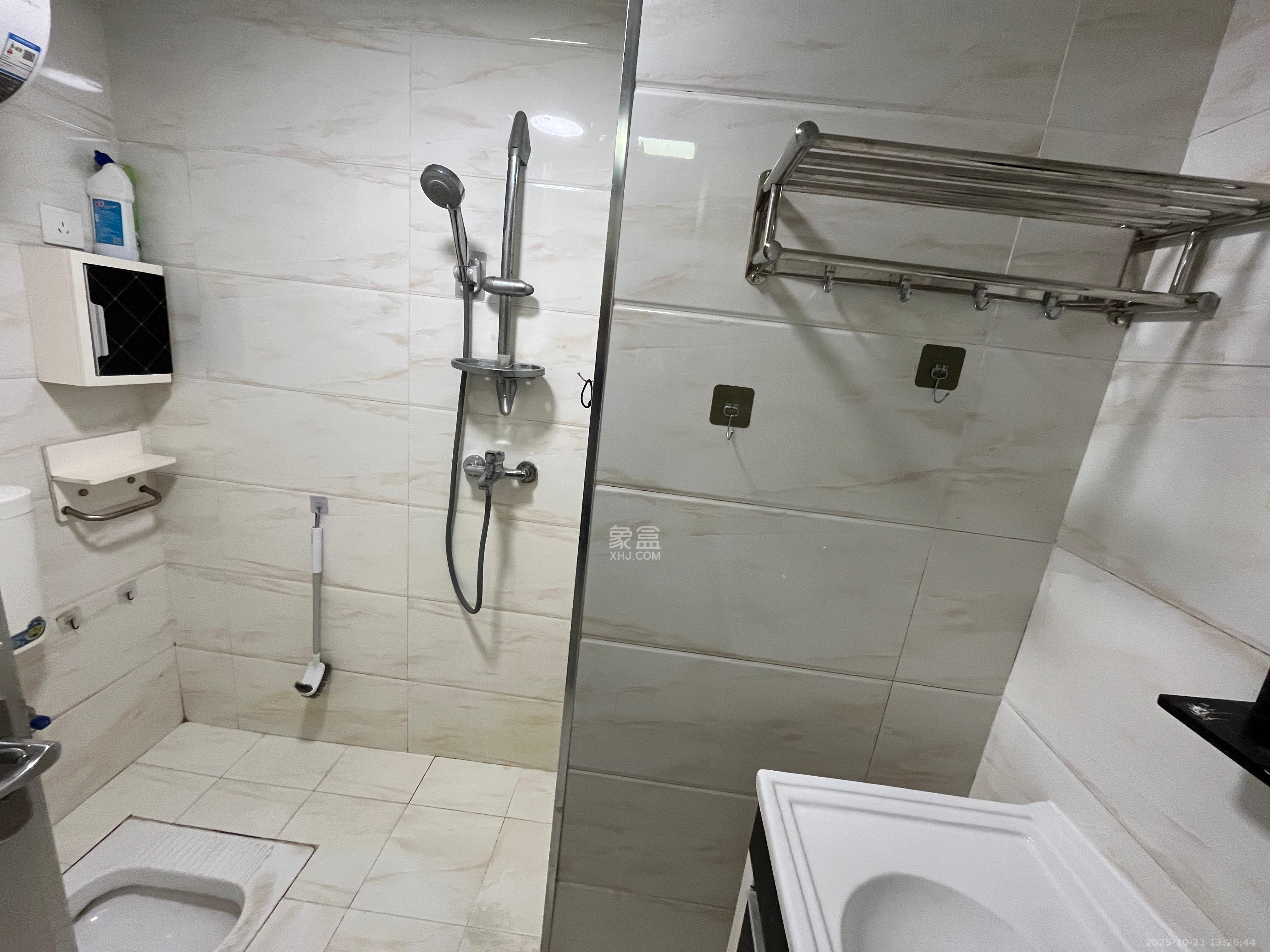 华润五彩城  1室1厅1卫    1300.0元/月 华润五彩城  1室1厅1卫    1300.0元/月室内图1