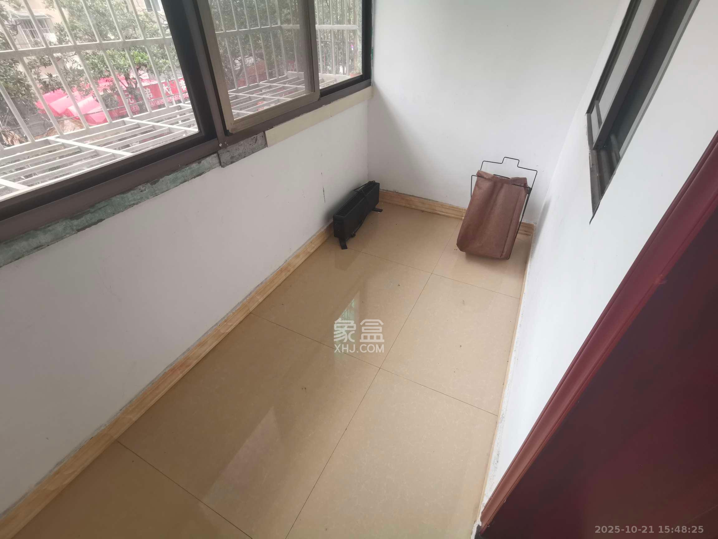 红旗区三片  2室1厅1卫    1400.0元/月 红旗区三片  2室1厅1卫    1400.0元/月室内图