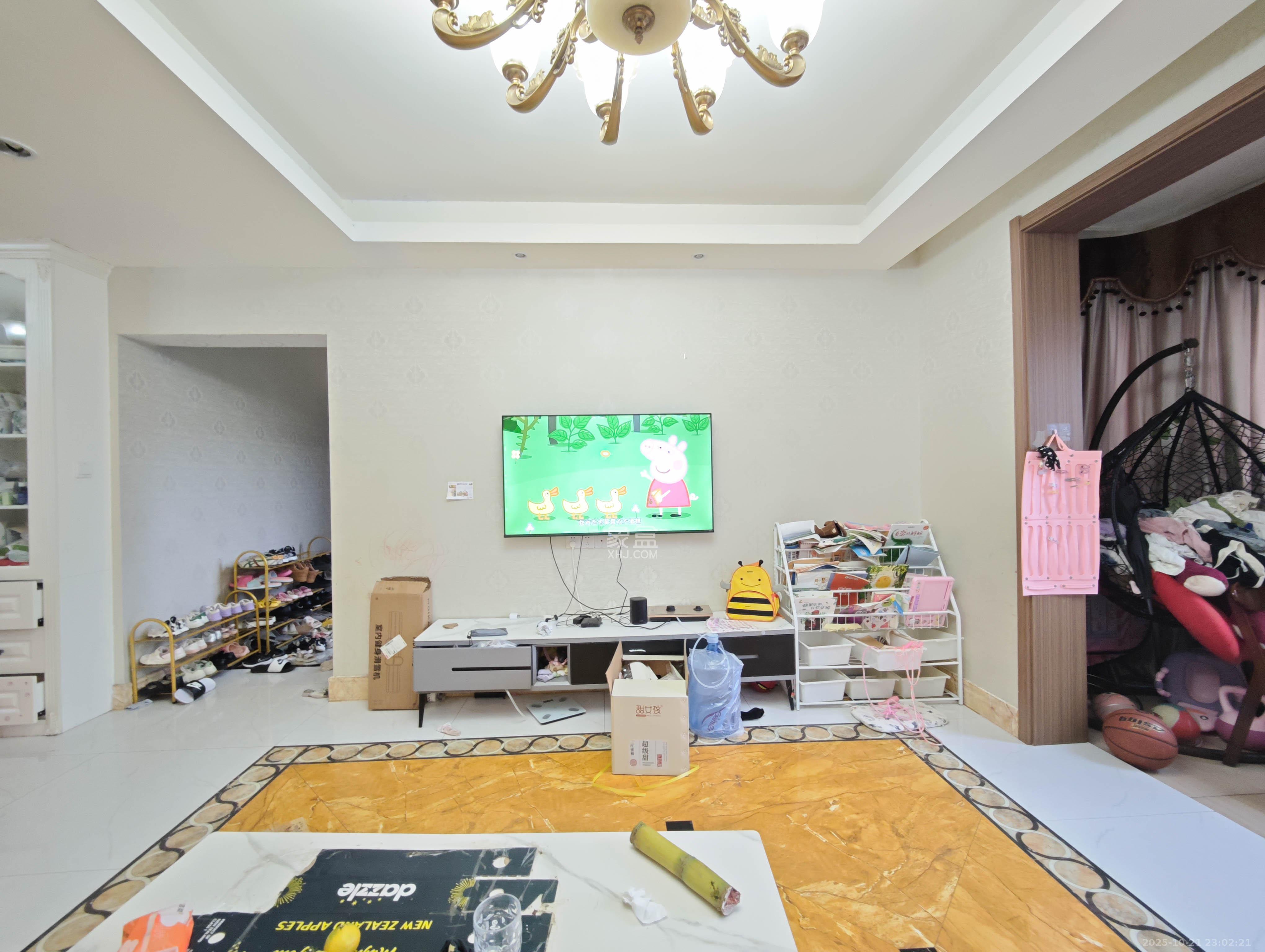 碧桂园南城首府(东宸林海) 4室2厅2卫 110.0万 碧桂园南城首府(东宸林海) 4室2厅2卫 110.0万客厅