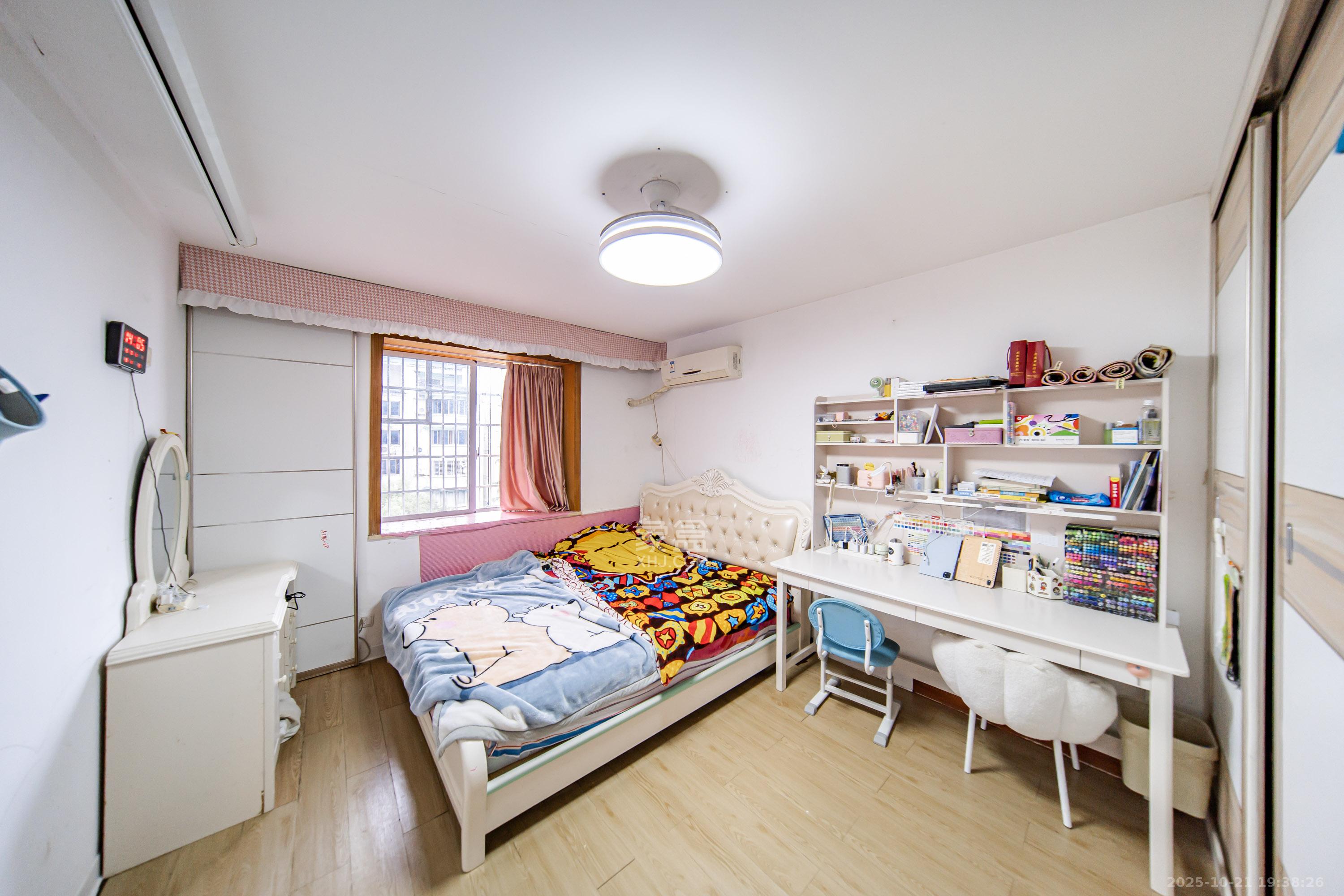 科教新村  3室2厅2卫    95.0万 科教新村  3室2厅2卫    95.0万卧室