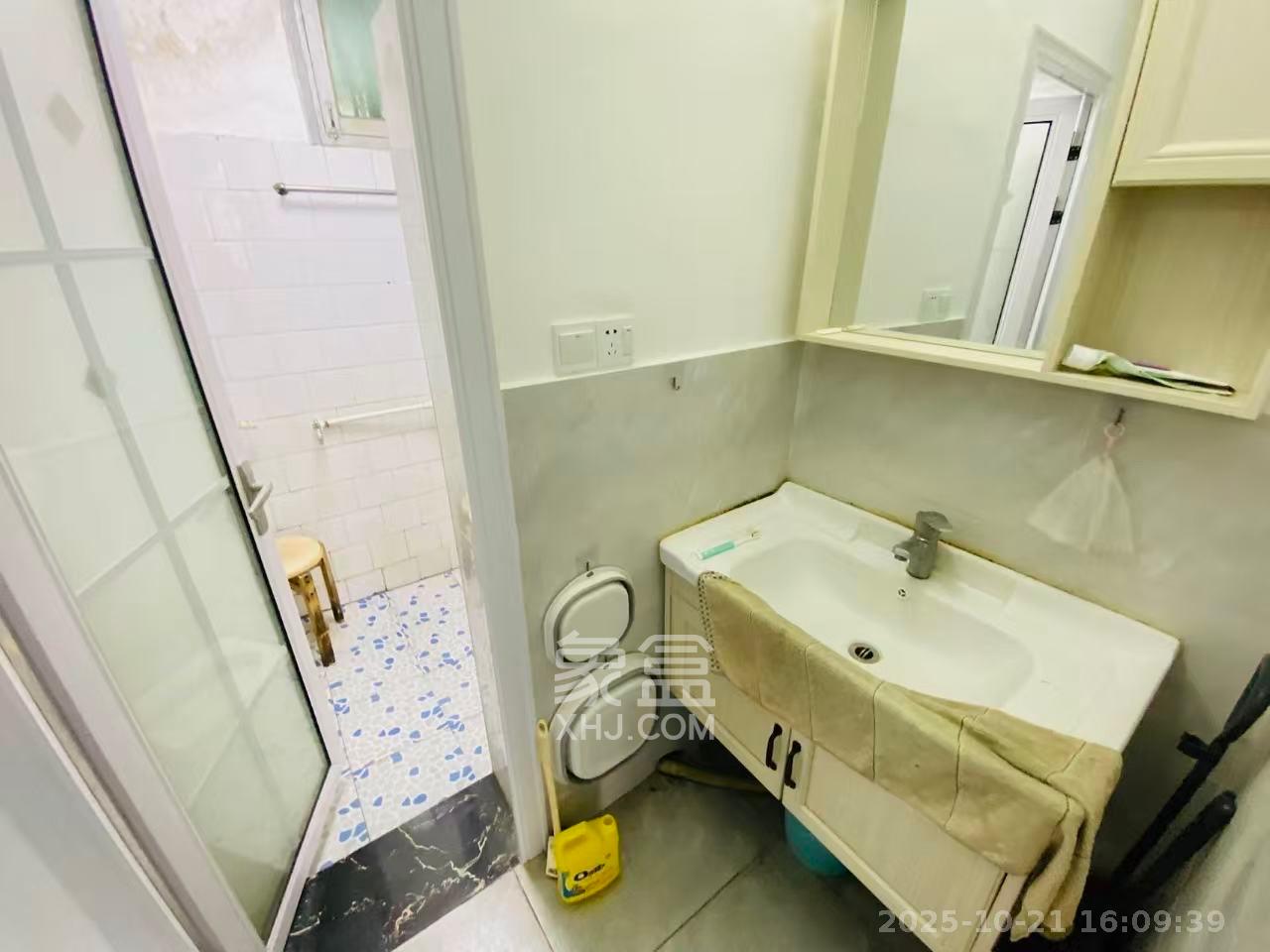 向家湾社区(含富湘公寓) 3室1厅1卫 1800.0元/月 向家湾社区(含富湘公寓) 3室1厅1卫 1800.0元/月室内图