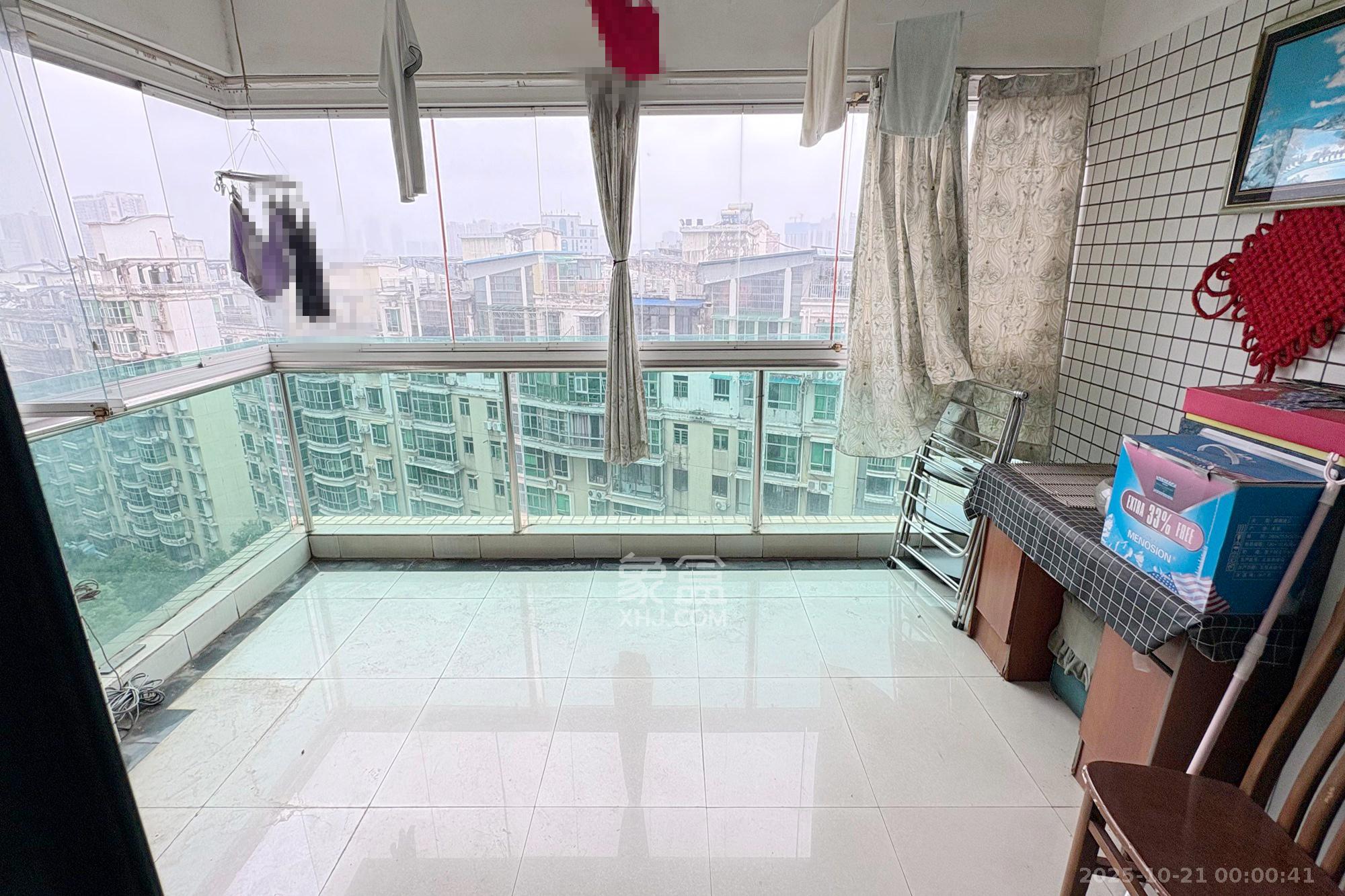 王府花园  3室2厅2卫    122.0万阳台