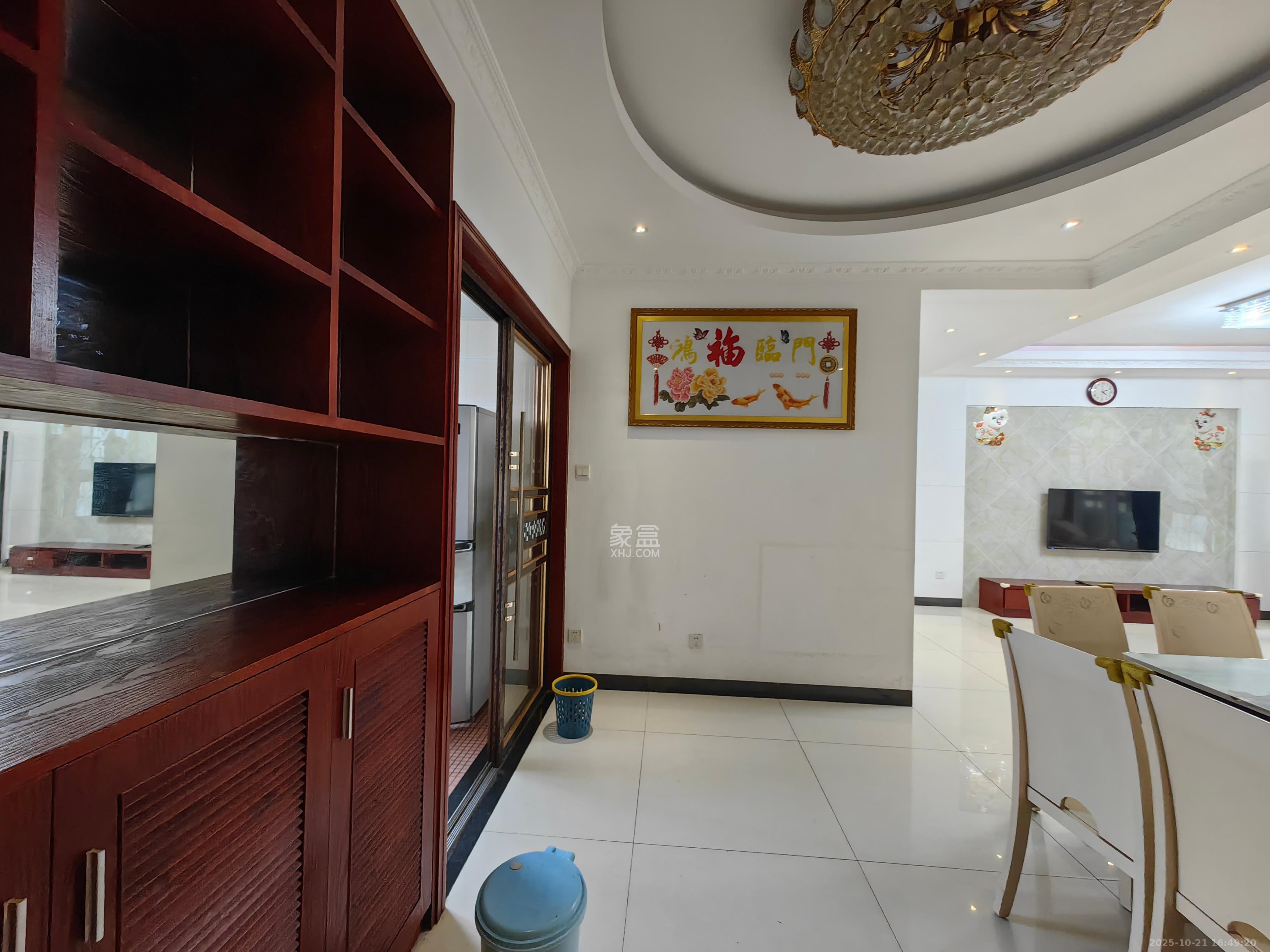 星城福邸（雄天朗郡）  3室2厅2卫    1800.0元/月室内图