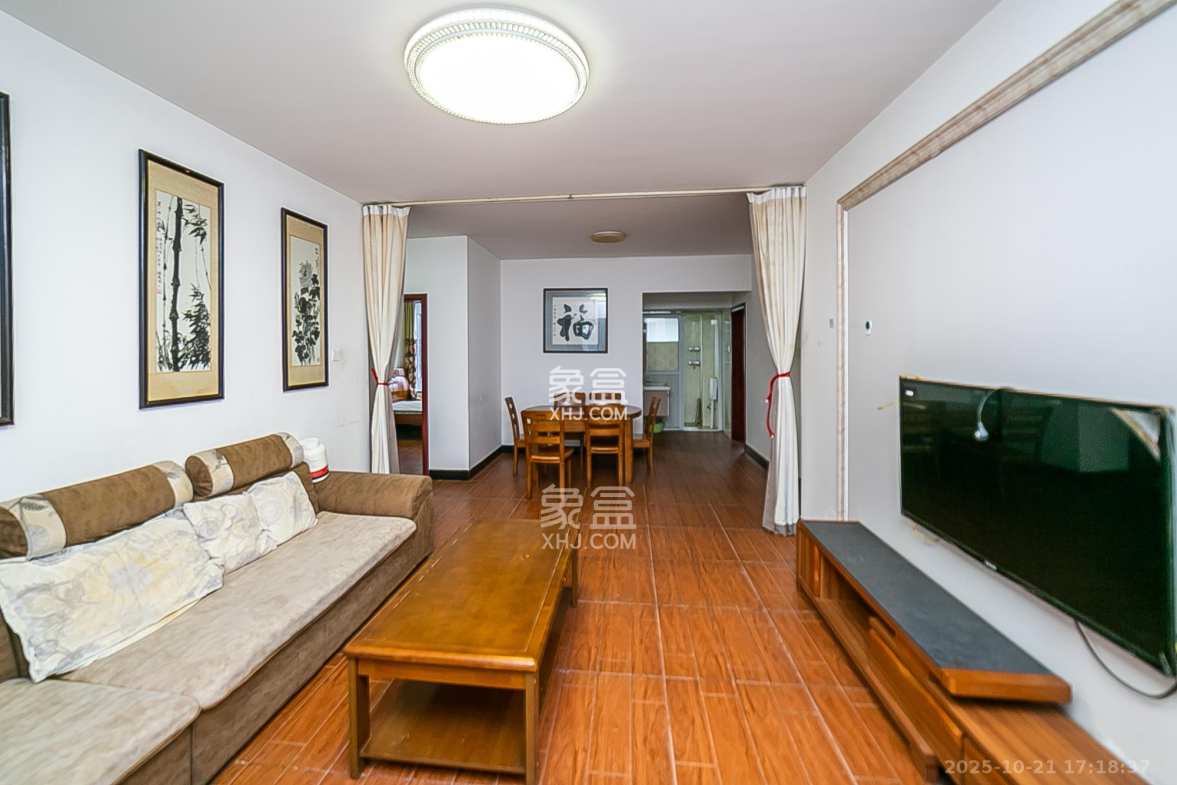 天鸿天府(天鸿中央大院) 4室2厅1卫 120.0万 天鸿天府(天鸿中央大院) 4室2厅1卫 120.0万客厅