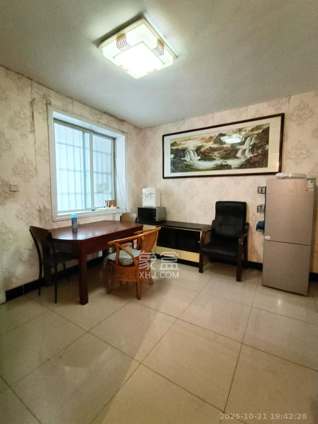 中国铝业单位宿舍  3室1厅1卫    2100.0元/月 中国铝业单位宿舍  3室1厅1卫    2100.0元/月室内图