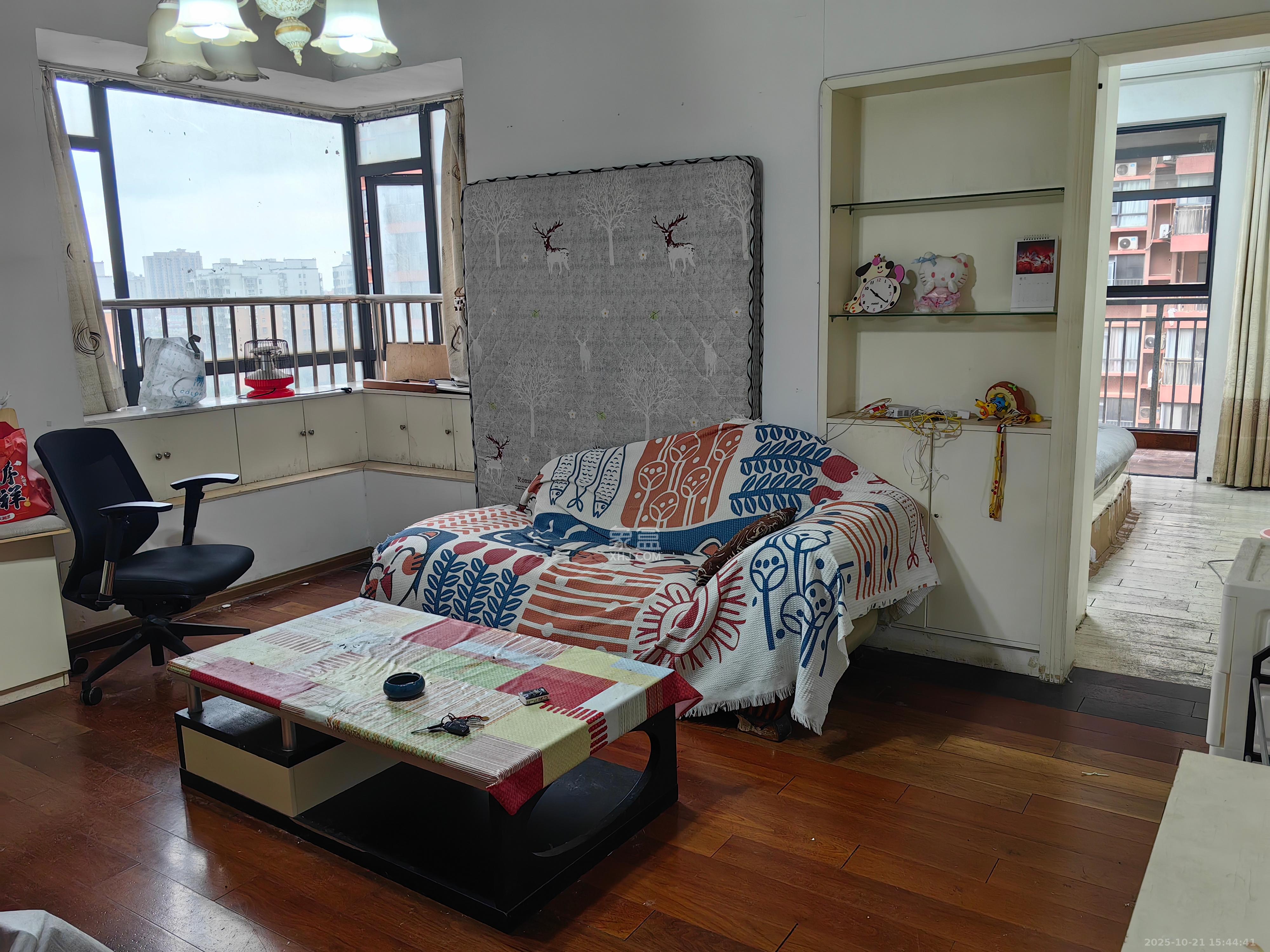 金领家族  1室1厅1卫    1500.0元/月 金领家族  1室1厅1卫    1500.0元/月