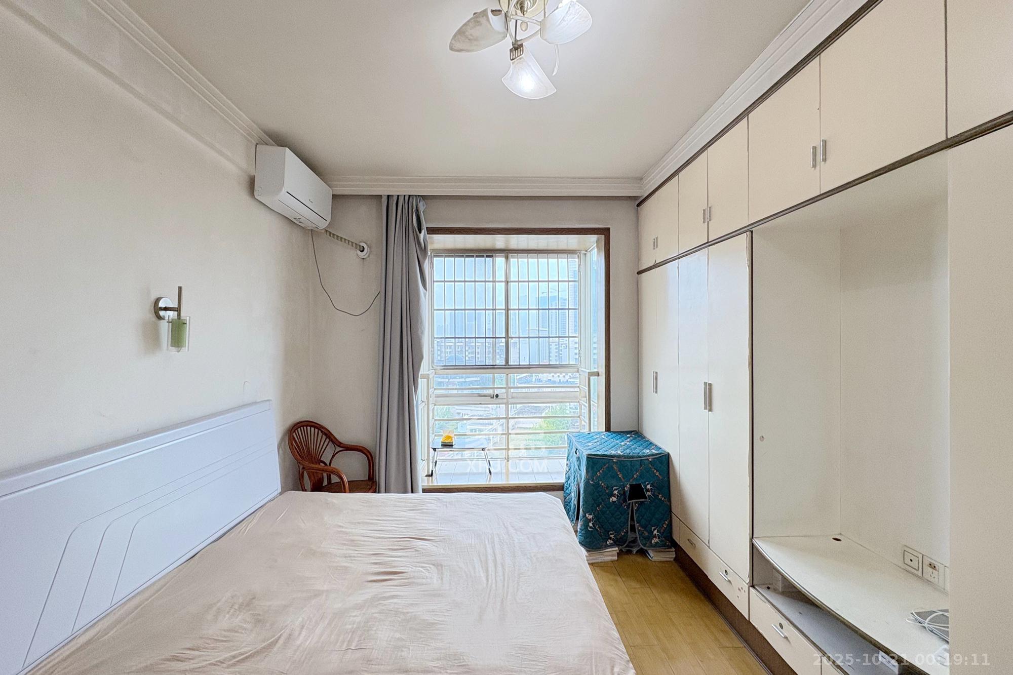 都市先锋  2室2厅1卫    67.0万卧室