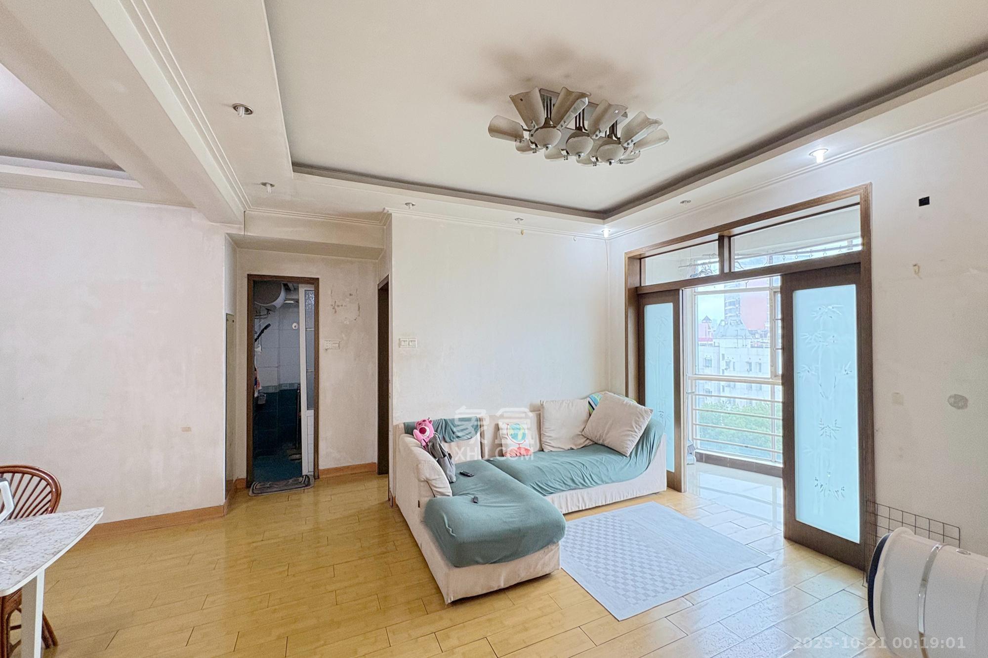 都市先锋 2室2厅1卫 67.0万 都市先锋 2室2厅1卫 67.0万客厅