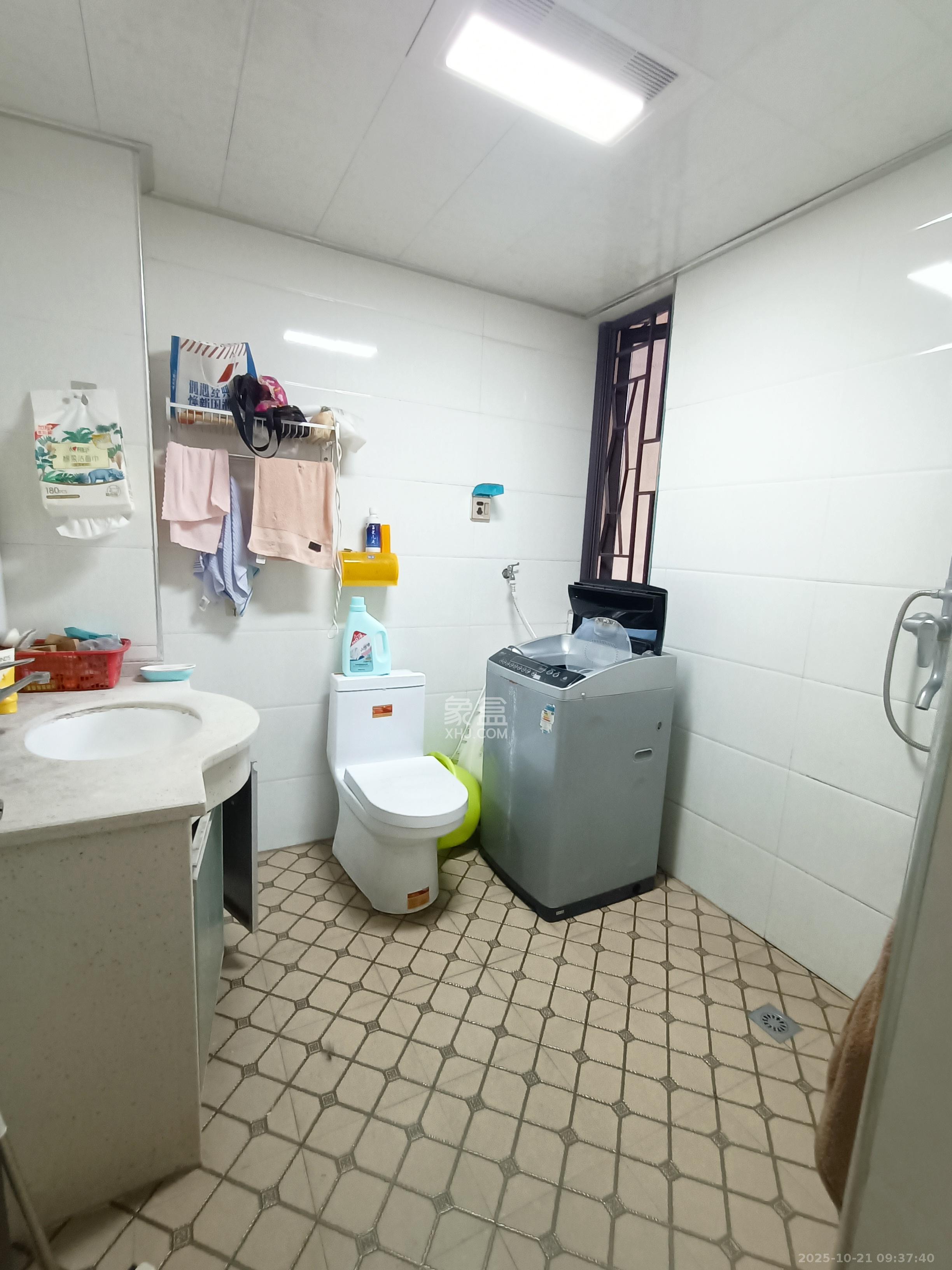 旭辉华庭  3室2厅2卫    1900.0元/月室内图