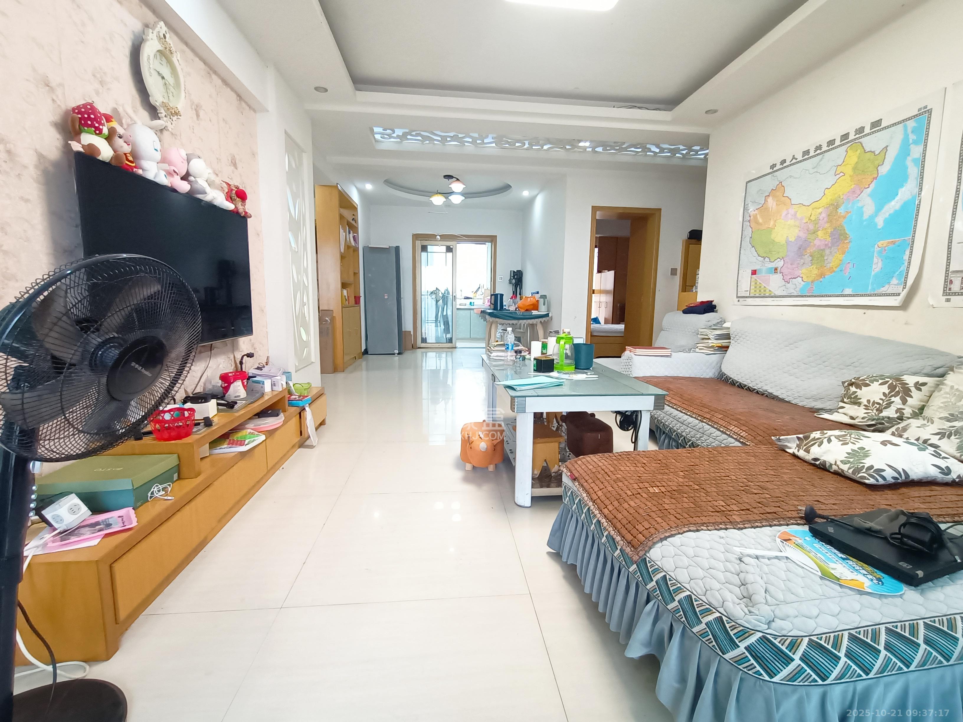 旭辉华庭 3室2厅2卫 1900.0元/月 旭辉华庭 3室2厅2卫 1900.0元/月室内图