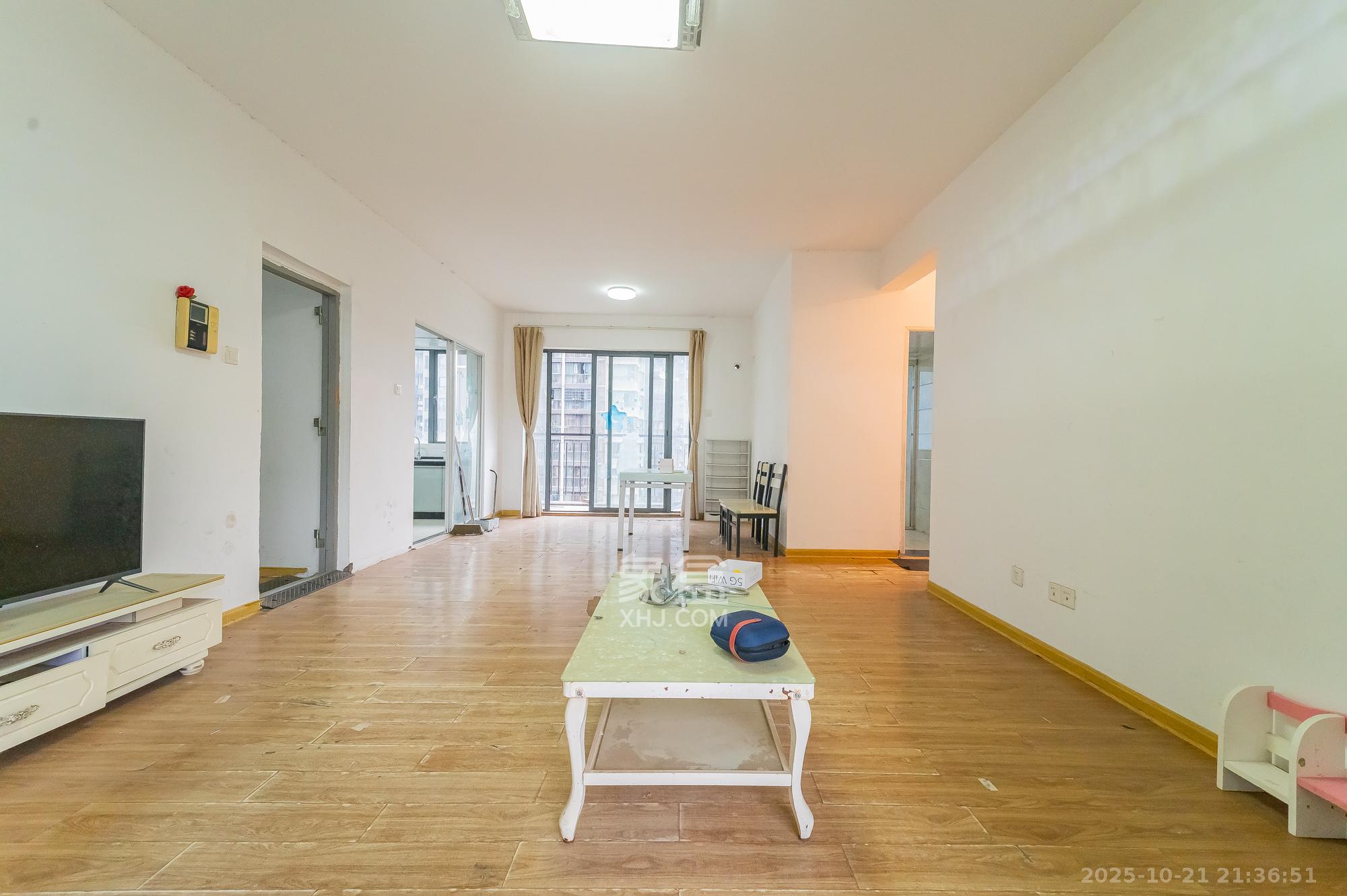 恒基凯旋门一二期 3室2厅2卫 110.0万 恒基凯旋门一二期 3室2厅2卫 110.0万客厅