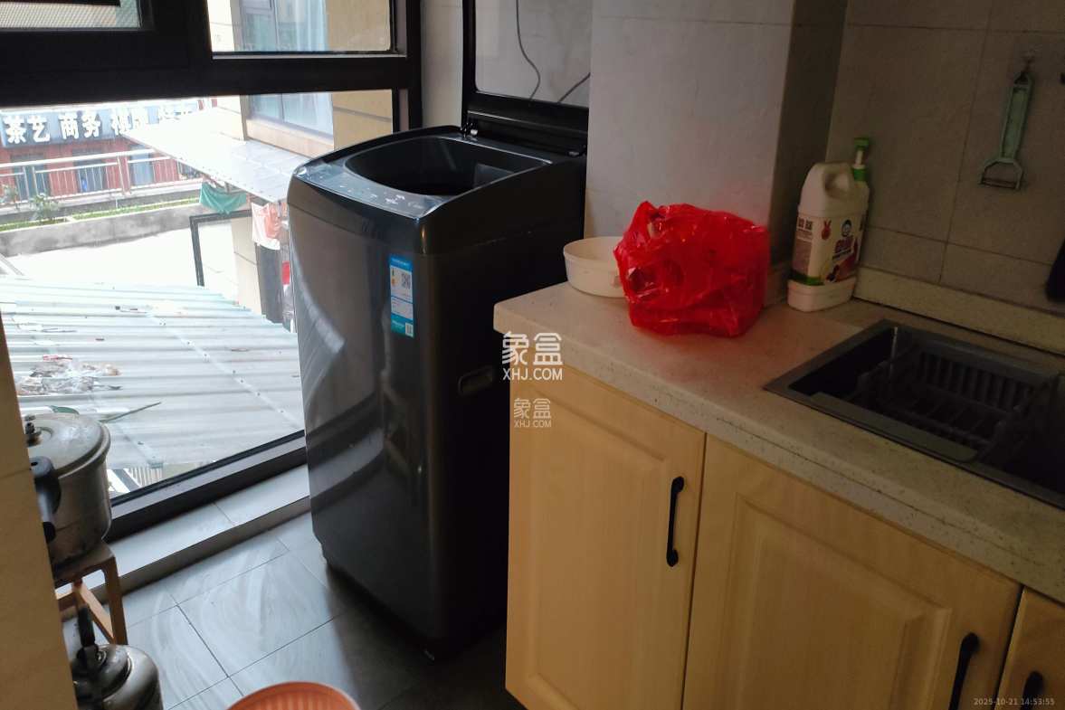 华润置地广场二期  2室2厅1卫    1800.0元/月 华润置地广场二期  2室2厅1卫    1800.0元/月室内图