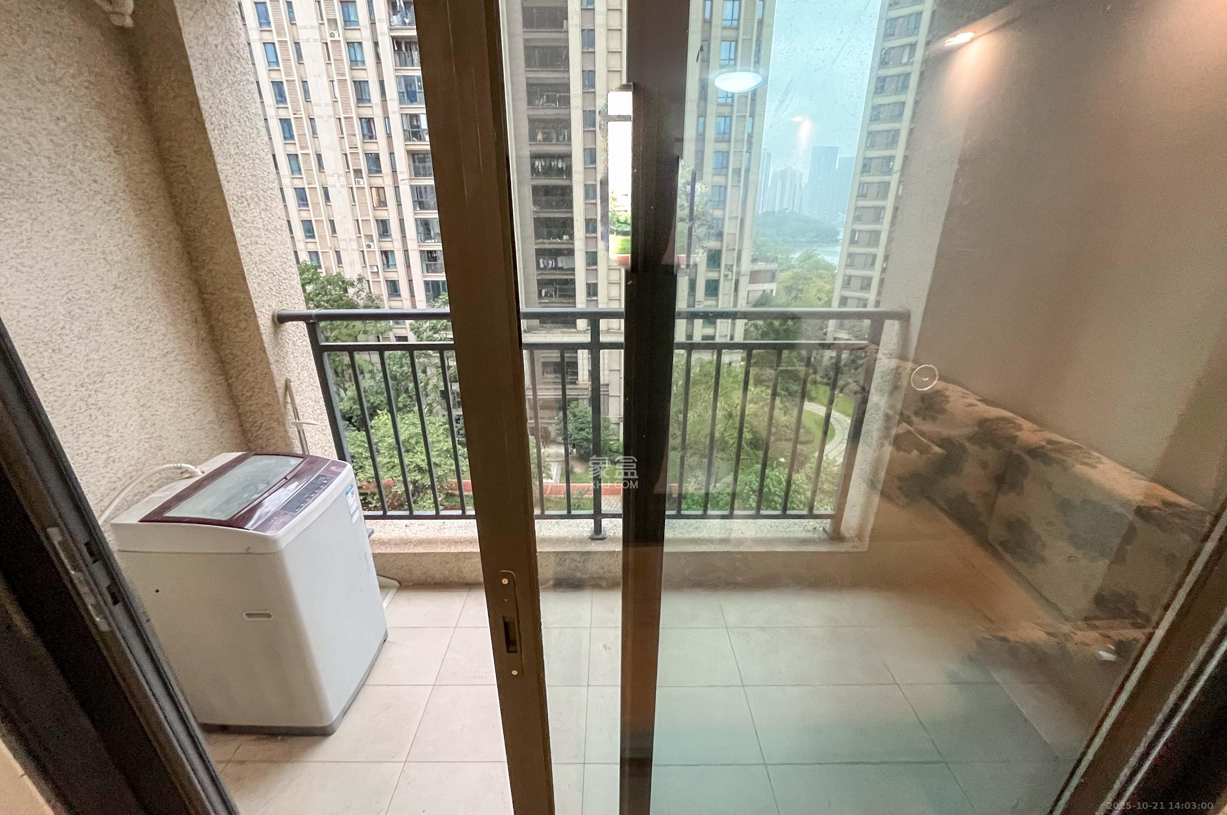 中海梅溪湖壹号  3室2厅1卫    132.0万其他