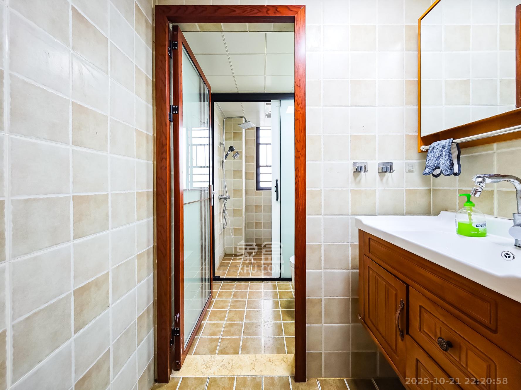 青竹湖曦园  4室2厅2卫    150.0万卫生间