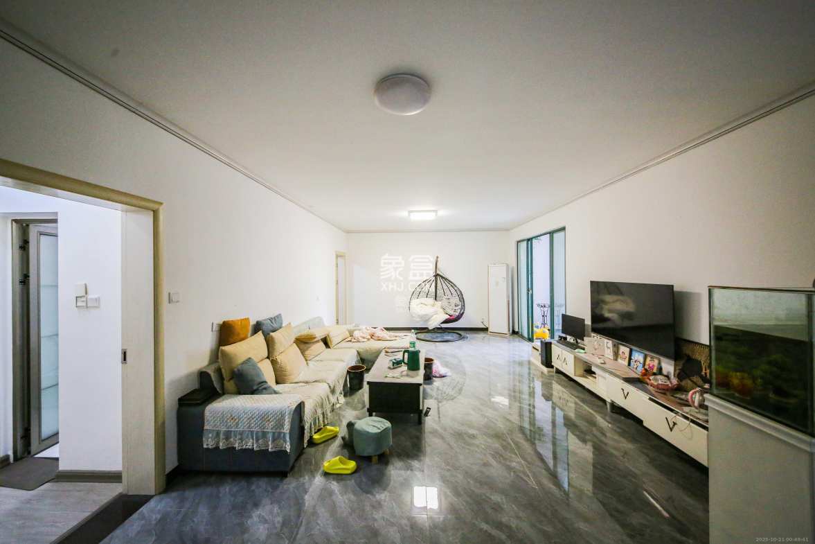 克拉美丽山庄(晟领国际)  4室2厅2卫    134.8万 克拉美丽山庄(晟领国际)  4室2厅2卫    134.8万客厅