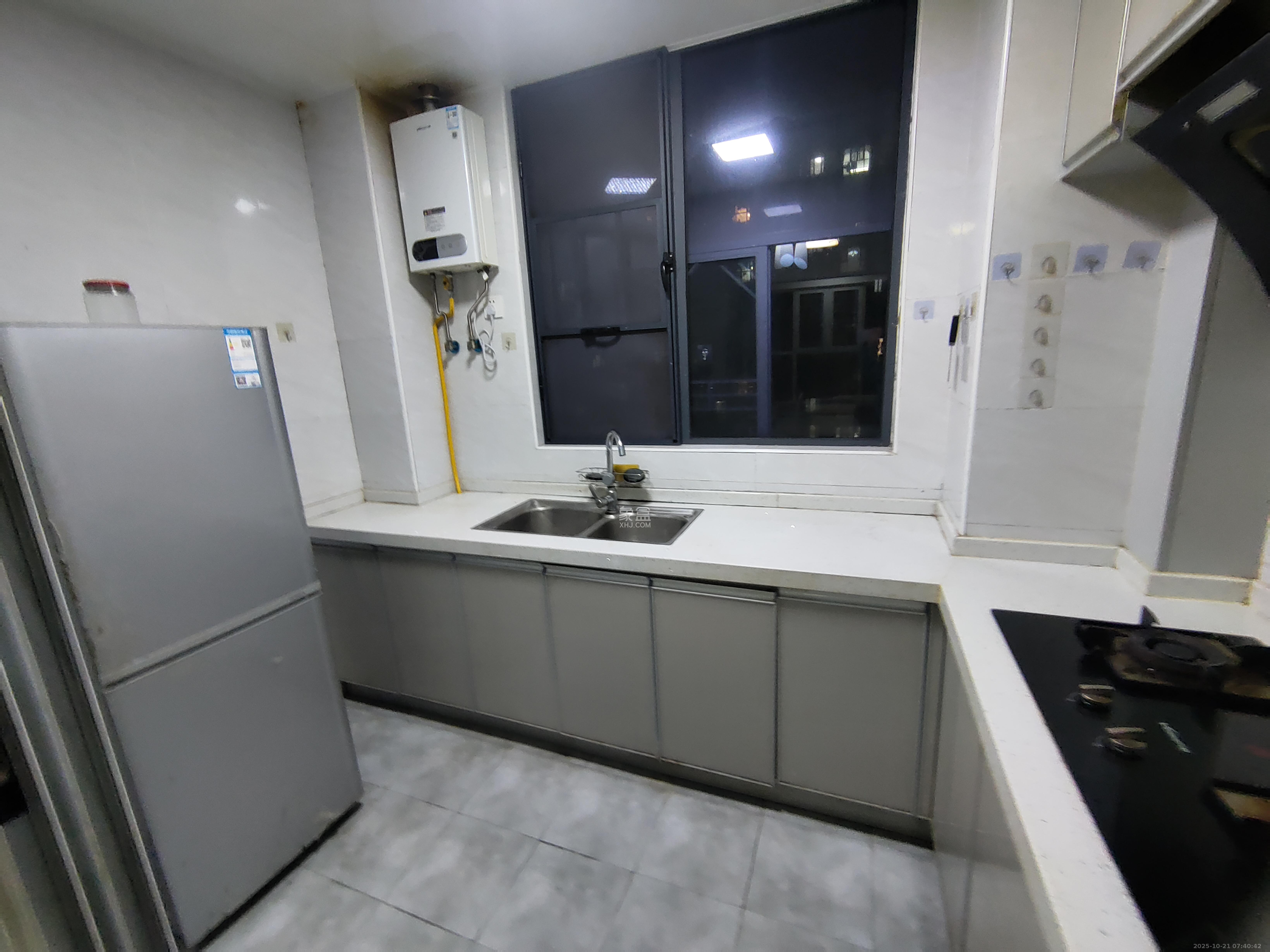 澳海月亮湾  3室2厅2卫    1800.0元/月室内图