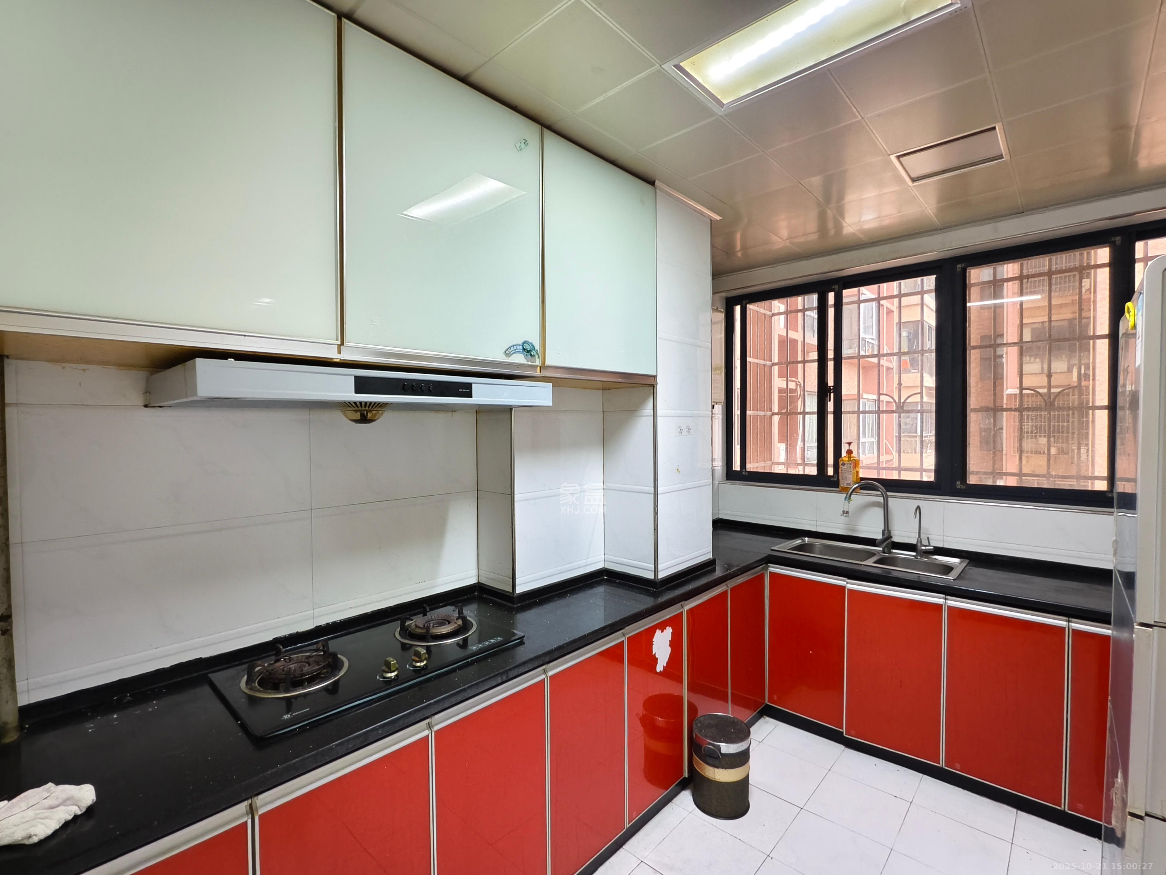 上海城小区  3室2厅2卫    1800.0元/月室内图