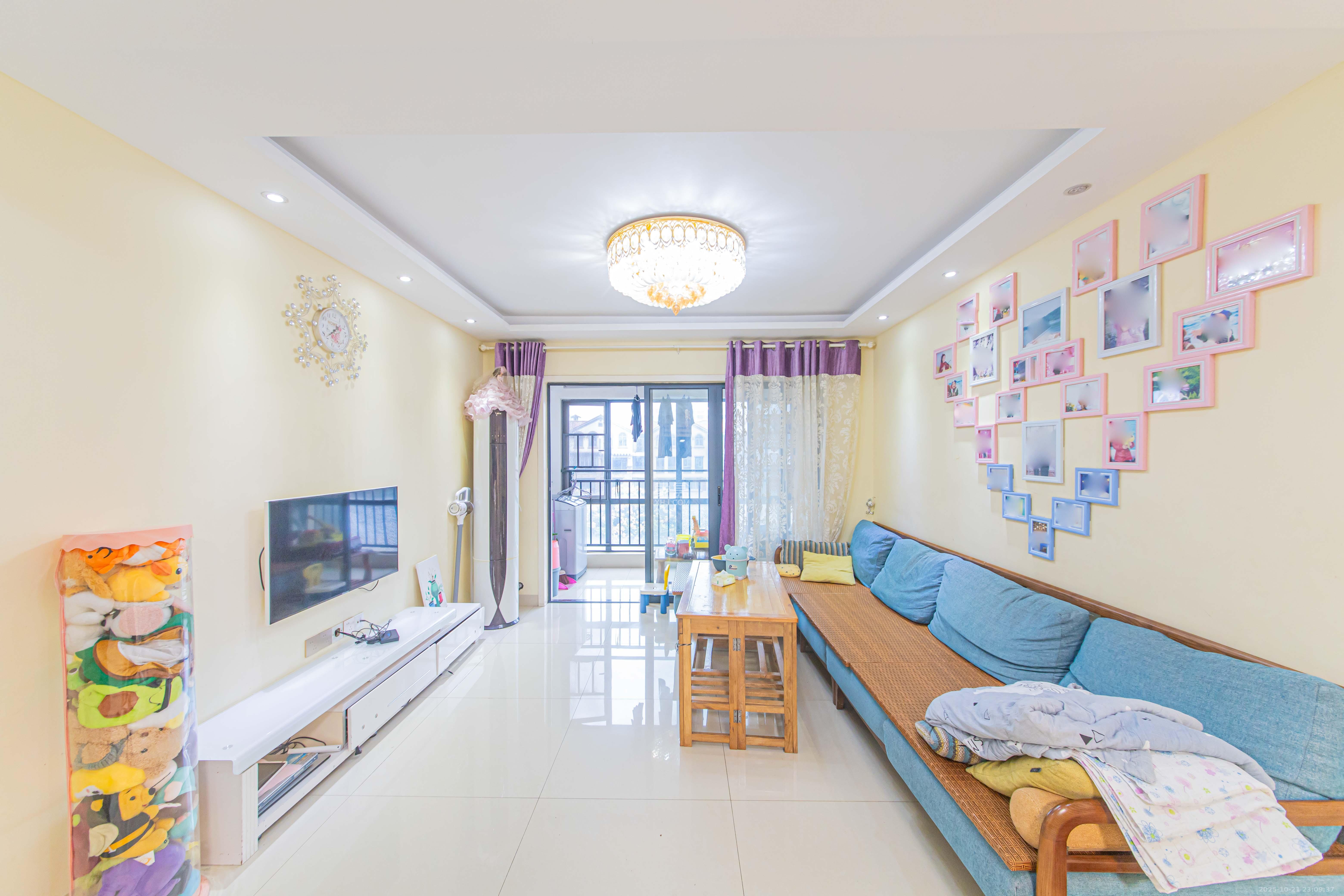 中建芙蓉嘉苑  3室2厅2卫    118.0万客厅