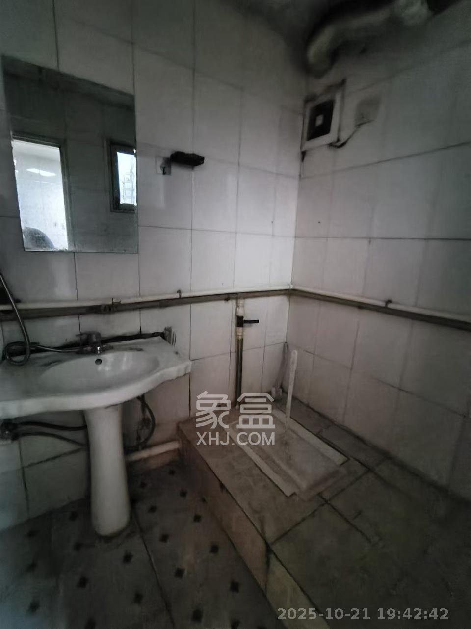 中国铝业单位宿舍  3室1厅1卫    2100.0元/月 中国铝业单位宿舍  3室1厅1卫    2100.0元/月室内图