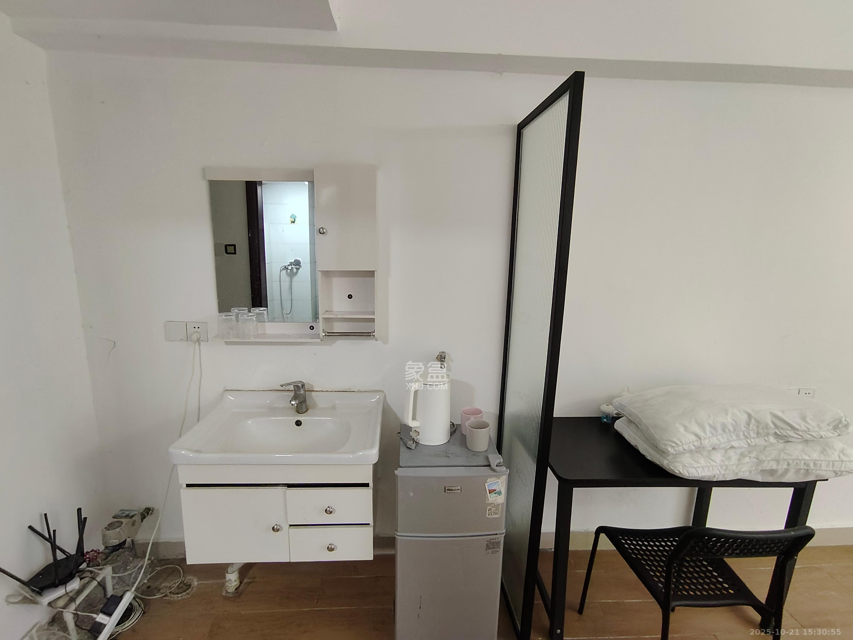 阳光100二期 1室1厅1卫 1100.0元/月 阳光100二期 1室1厅1卫 1100.0元/月室内图