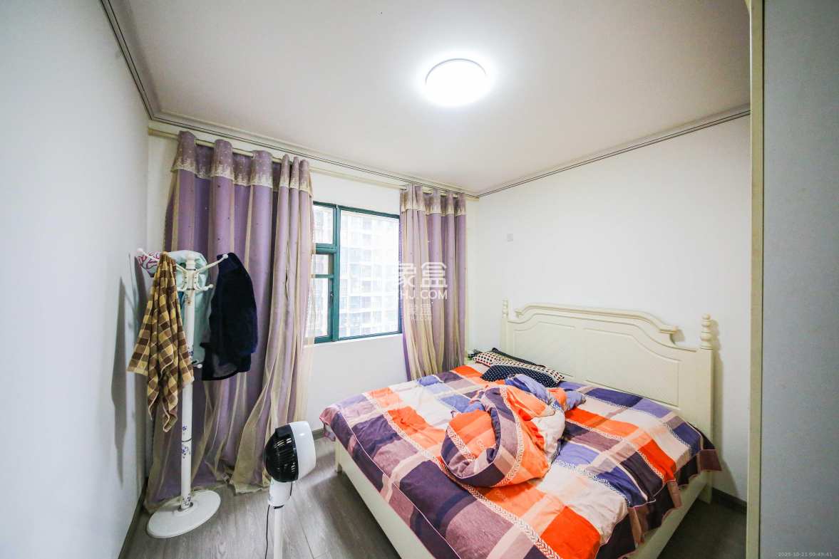 克拉美丽山庄(晟领国际)  4室2厅2卫    134.8万 克拉美丽山庄(晟领国际)  4室2厅2卫    134.8万卧室