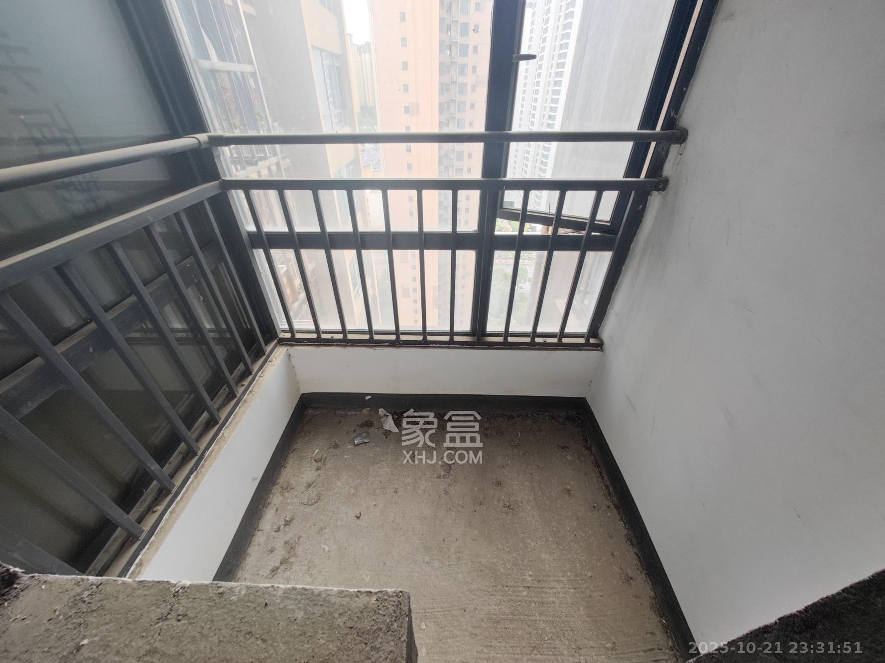 潇湘名城(新里程潇湘名城)  3室2厅2卫    102.0万 潇湘名城(新里程潇湘名城)  3室2厅2卫    102.0万阳台