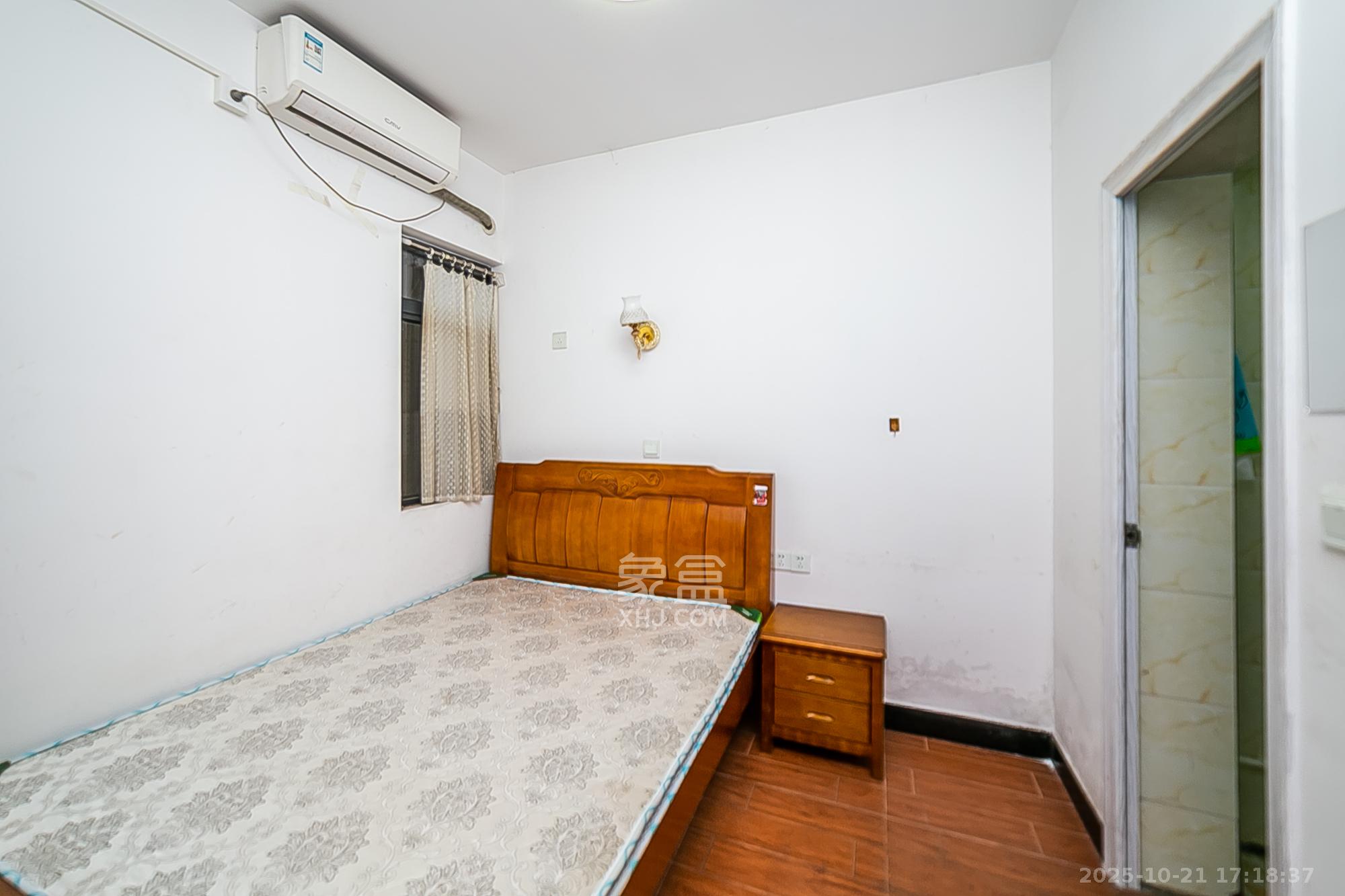 天鸿天府（天鸿中央大院）  4室2厅1卫    120.0万卧室