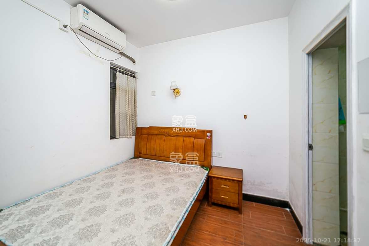 天鸿天府(天鸿中央大院) 4室2厅1卫 120.0万 天鸿天府(天鸿中央大院) 4室2厅1卫 120.0万卧室