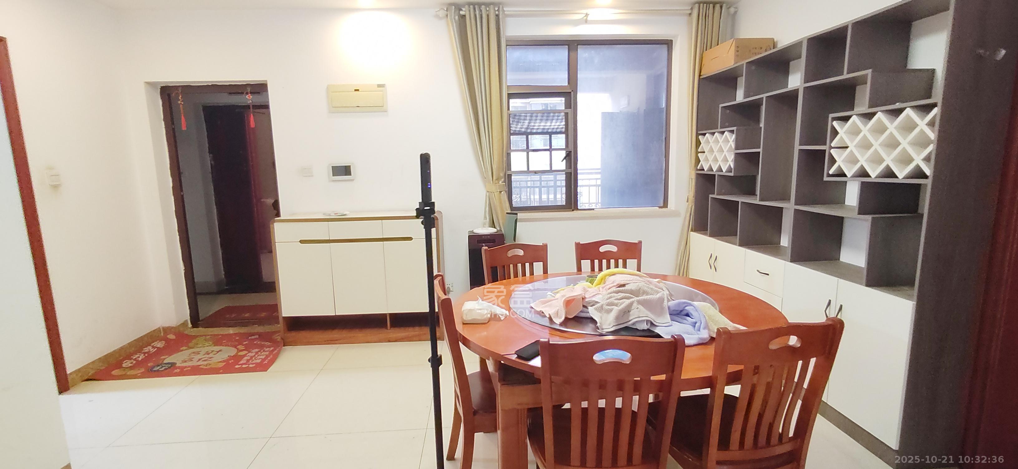 江山帝景哈佛  3室2厅2卫    2200.0元/月 江山帝景哈佛  3室2厅2卫    2200.0元/月室内图