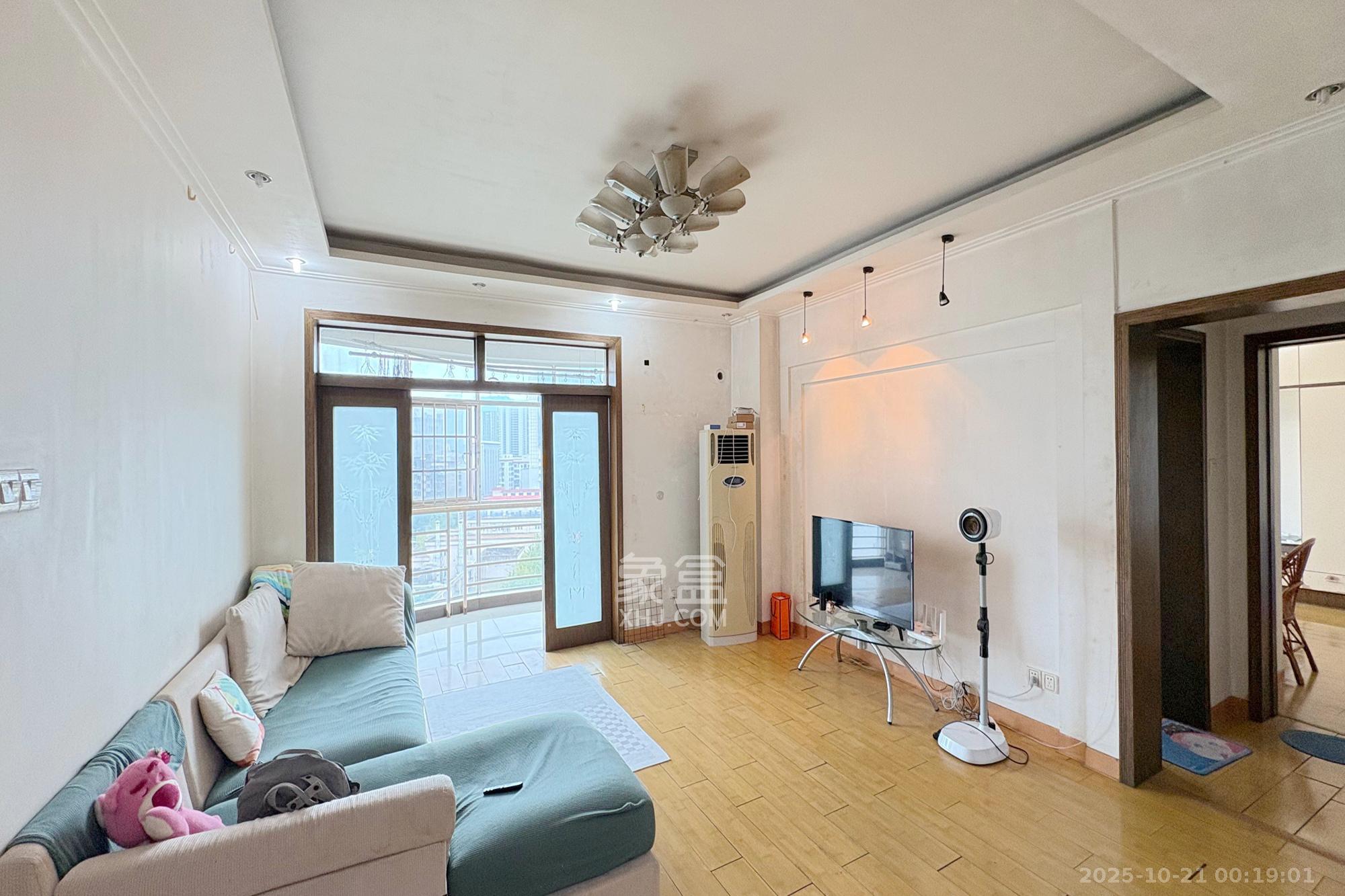 都市先锋 2室2厅1卫 67.0万 都市先锋 2室2厅1卫 67.0万客厅