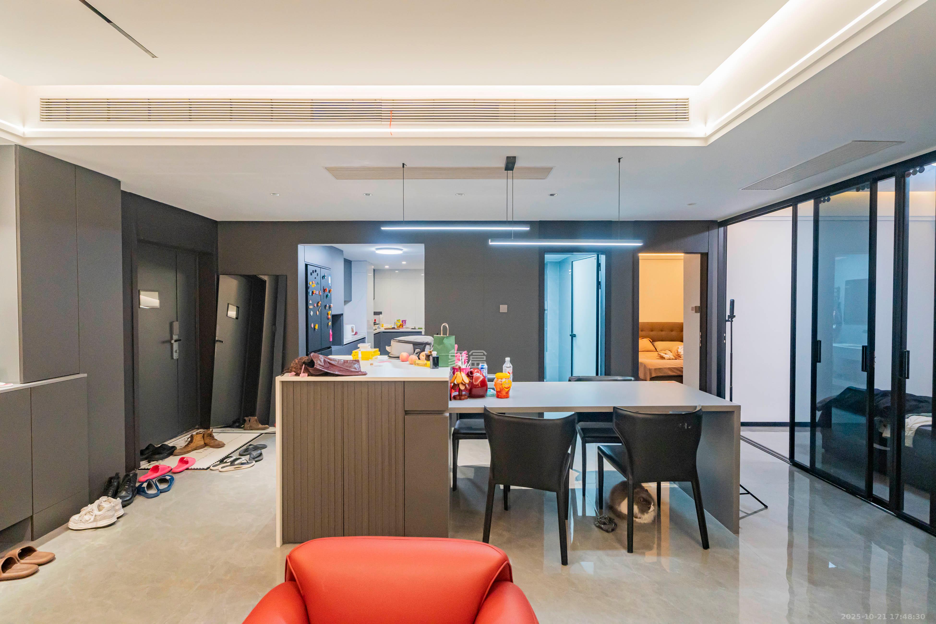 金色屋顶 3室2厅2卫 230.0万 金色屋顶 3室2厅2卫 230.0万客厅