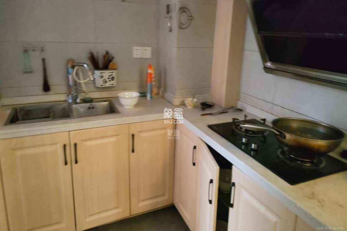 华润置地广场二期  2室2厅1卫    1800.0元/月 华润置地广场二期  2室2厅1卫    1800.0元/月室内图