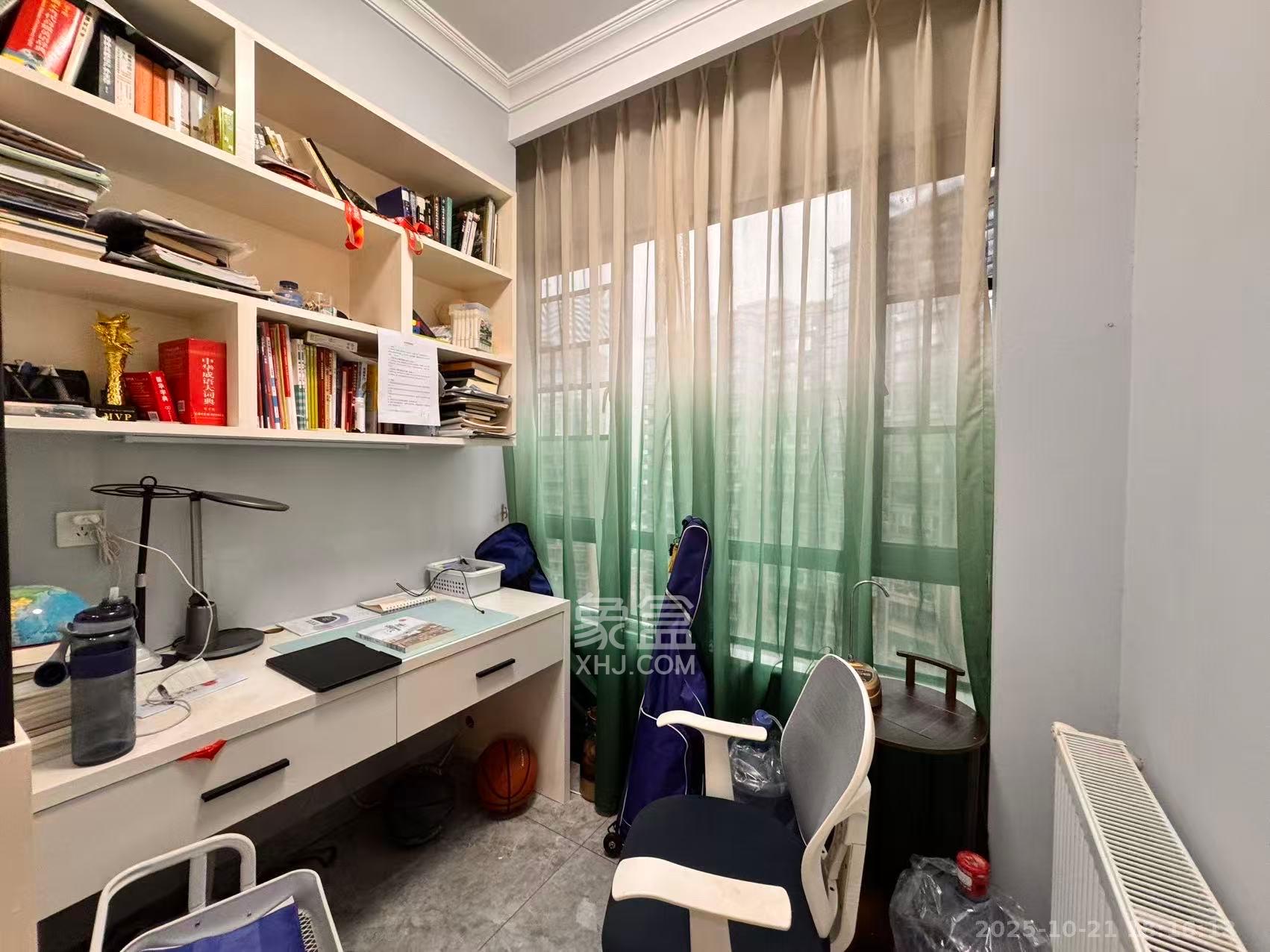 荣悦台  3室2厅2卫    5500.0元/月 荣悦台  3室2厅2卫    5500.0元/月室内图