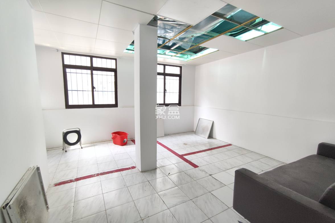 美舍小区(美舍河开发区) 10室2厅3卫 13500.0元/月 美舍小区(美舍河开发区) 10室2厅3卫 13500.0元/月室内图