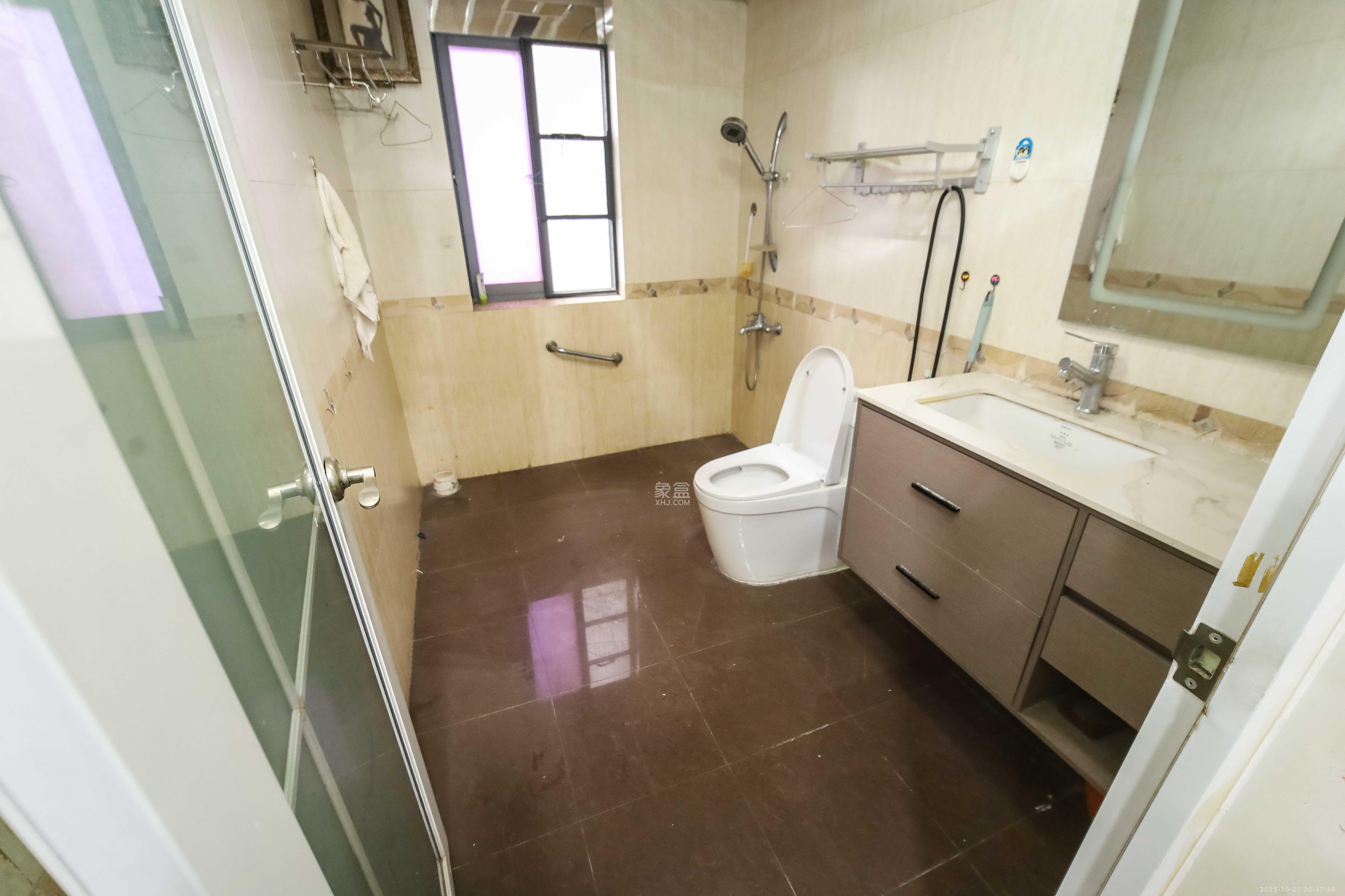 银港水晶城 3室2厅2卫 85.8万 银港水晶城 3室2厅2卫 85.8万卫生间