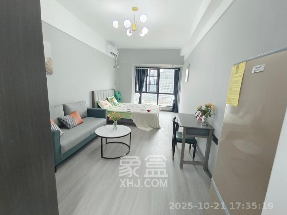 麓谷新干线  1室1厅1卫    1400.0元/月