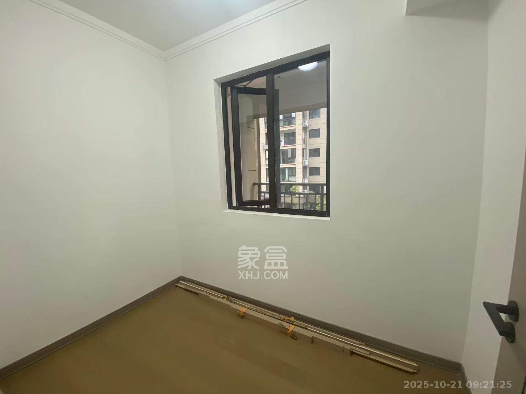 春晖花园  4室2厅2卫    2500.0元/月室内图