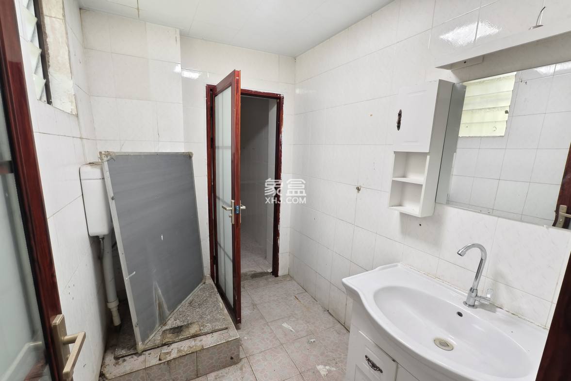 美舍小区(美舍河开发区) 10室2厅3卫 13500.0元/月 美舍小区(美舍河开发区) 10室2厅3卫 13500.0元/月室内图