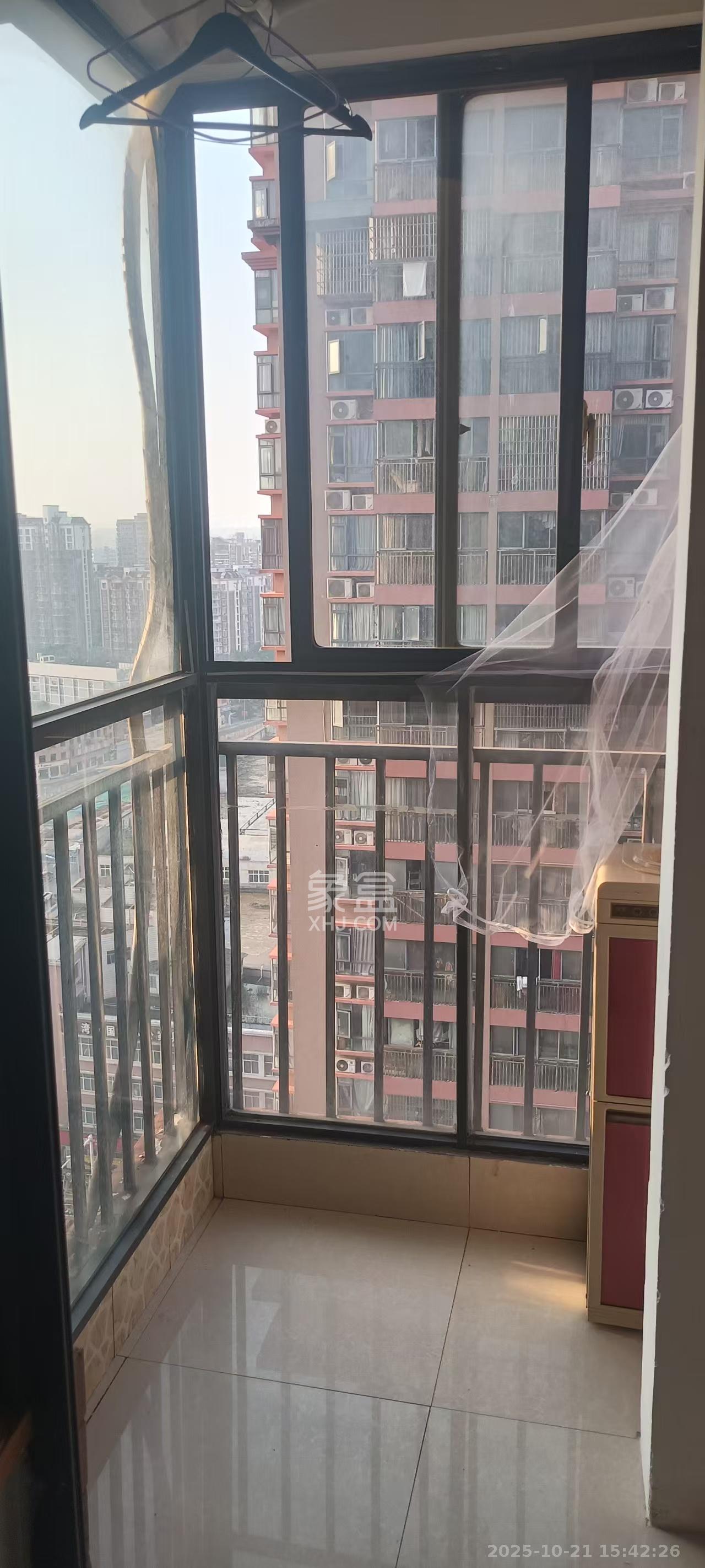 金领家族  1室1厅1卫    1500.0元/月 金领家族  1室1厅1卫    1500.0元/月室内图