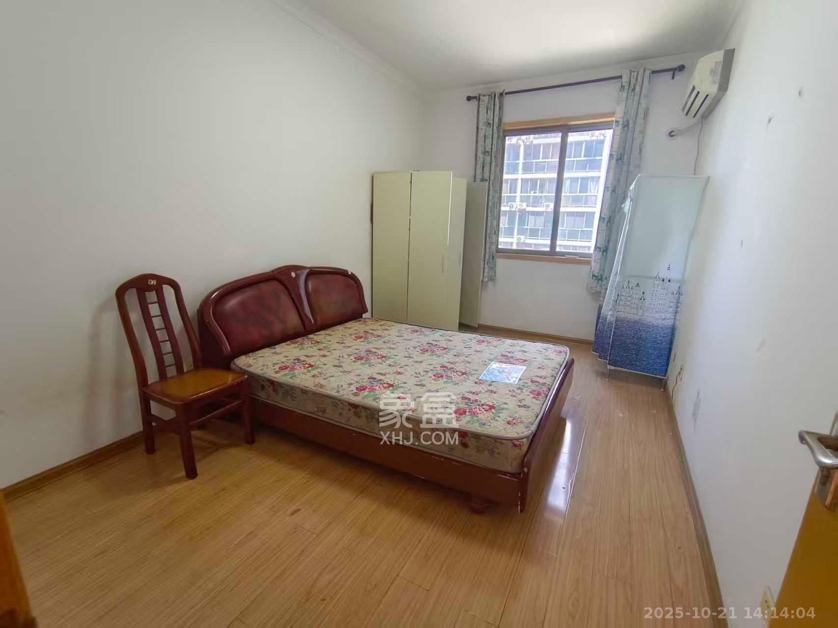 阳光100二期  2室2厅1卫    2400.0元/月室内图