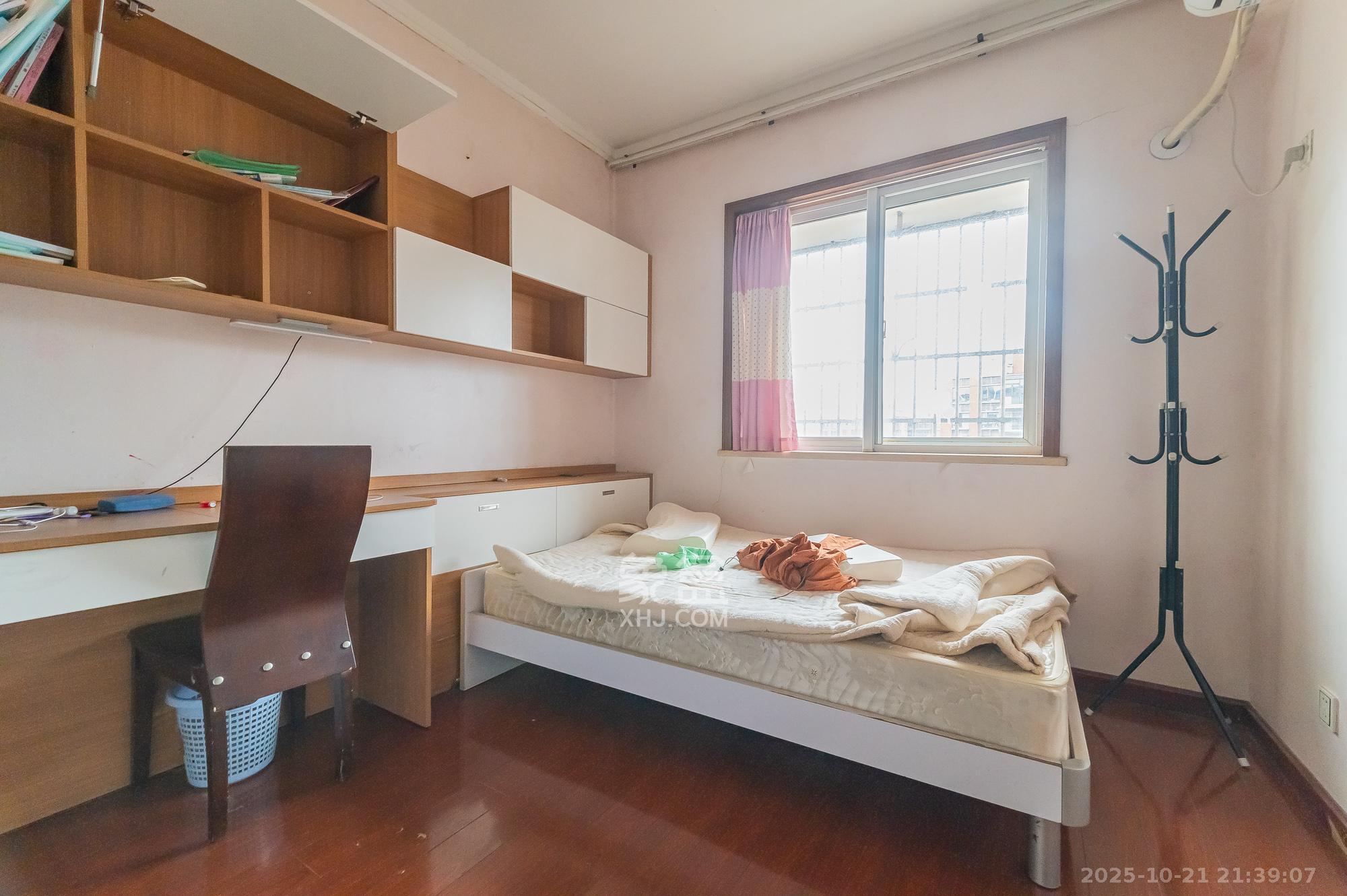 佳美星城 3室2厅2卫 62.8万 佳美星城 3室2厅2卫 62.8万卧室