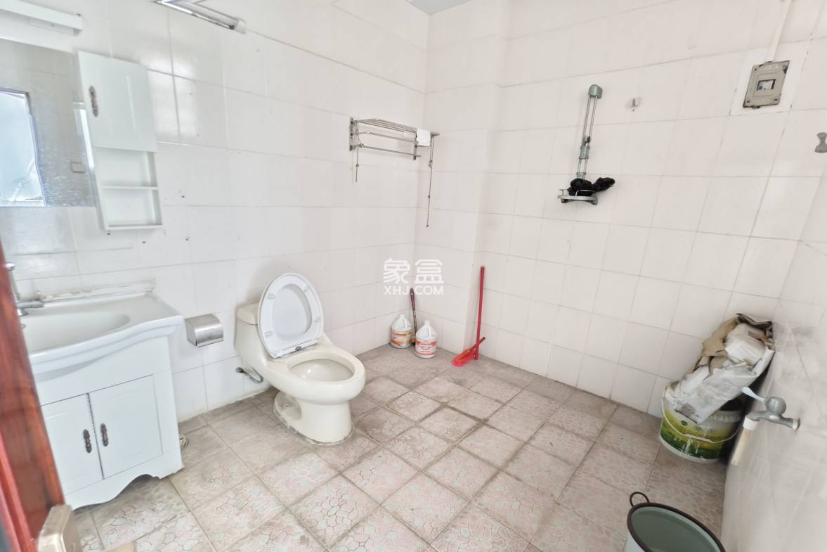 美舍小区(美舍河开发区) 10室2厅3卫 13500.0元/月 美舍小区(美舍河开发区) 10室2厅3卫 13500.0元/月室内图