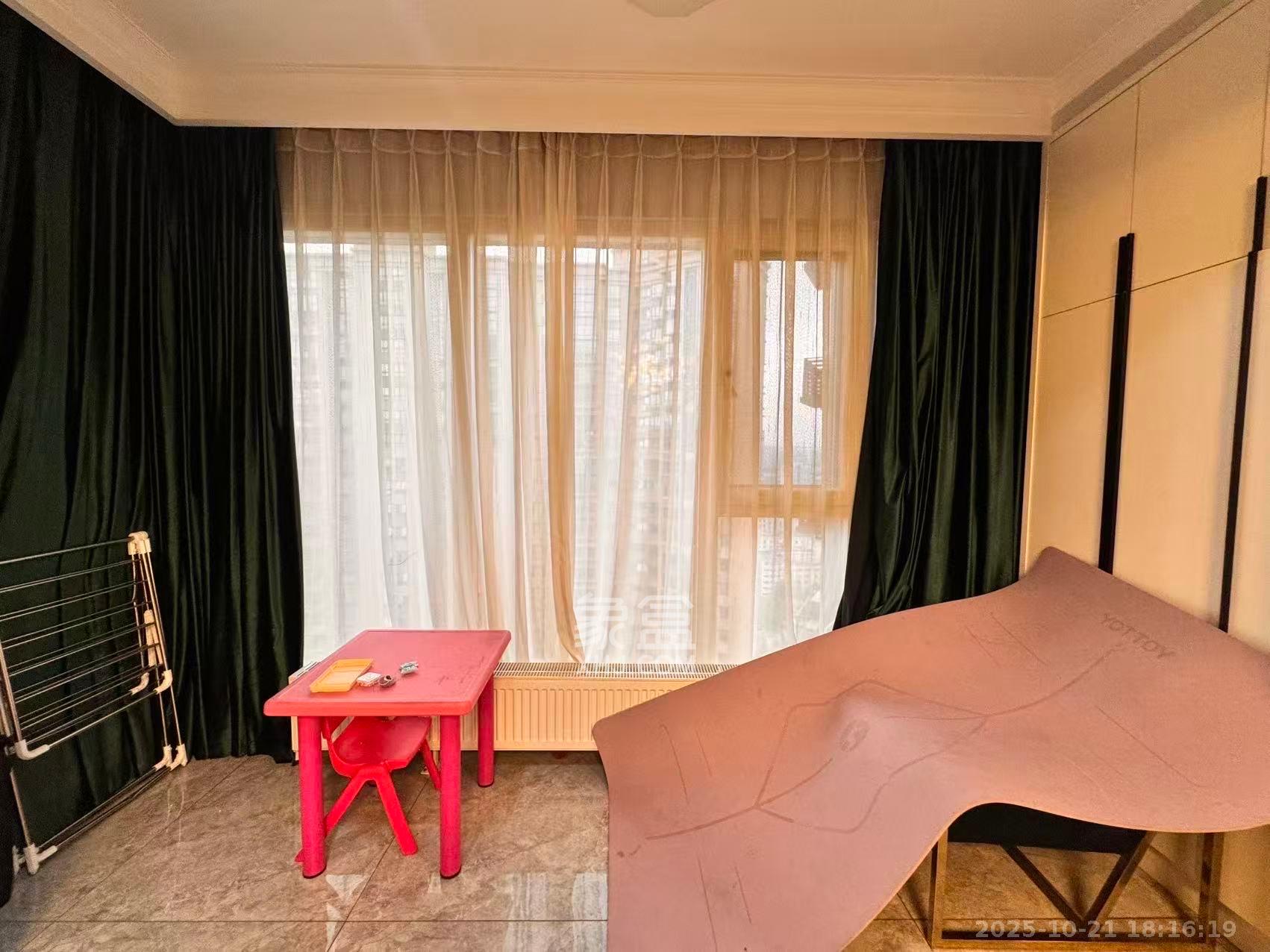 荣悦台  3室2厅2卫    5500.0元/月 荣悦台  3室2厅2卫    5500.0元/月室内图