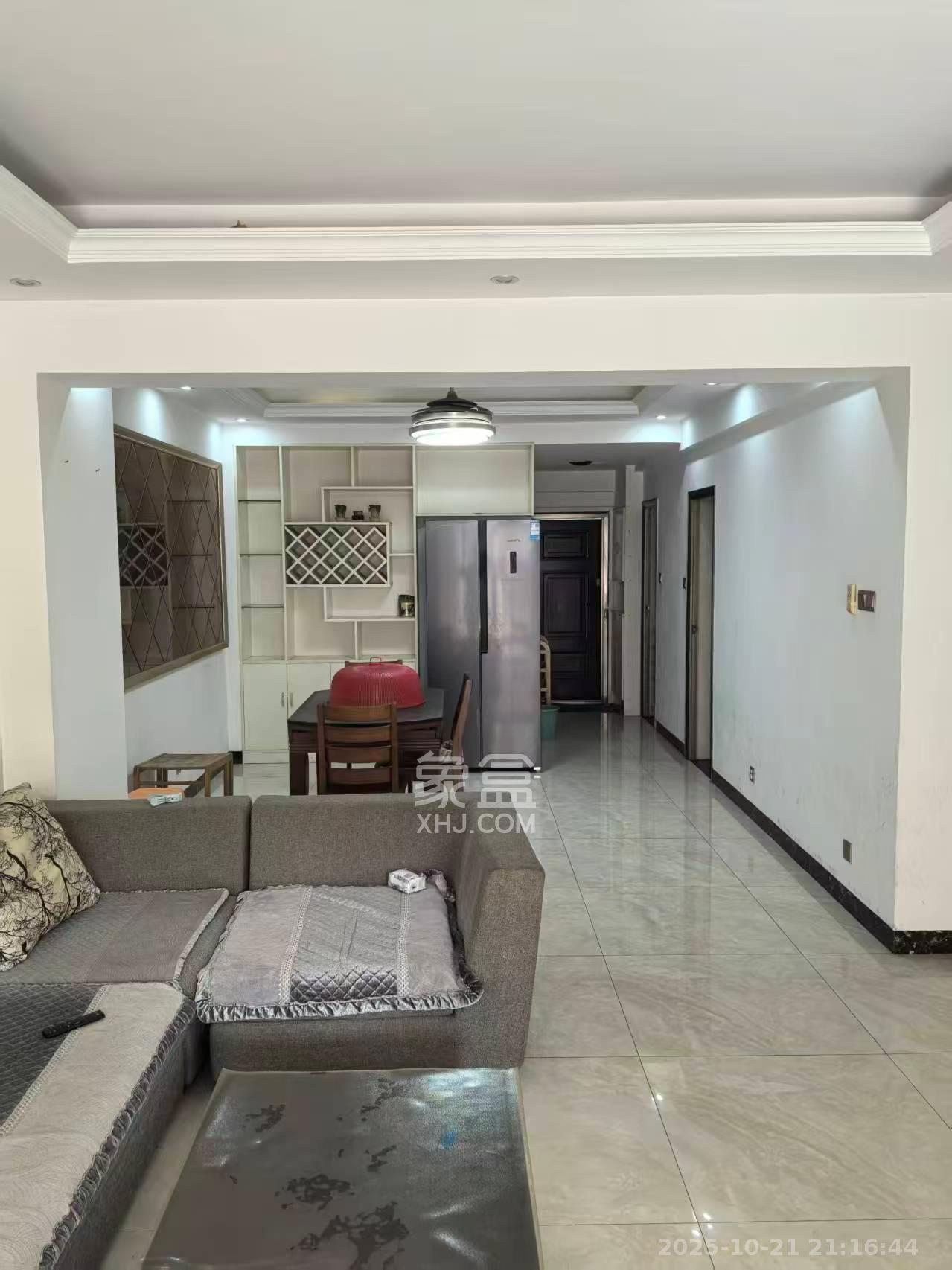 水岸天际（一期、二期）  3室2厅2卫    2200.0元/月室内图